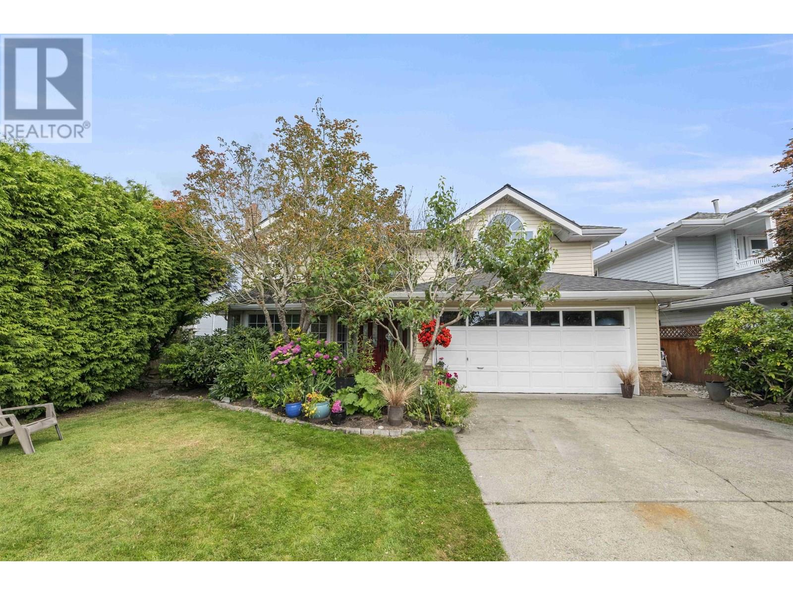 6211 49 Avenue Property Photo 1