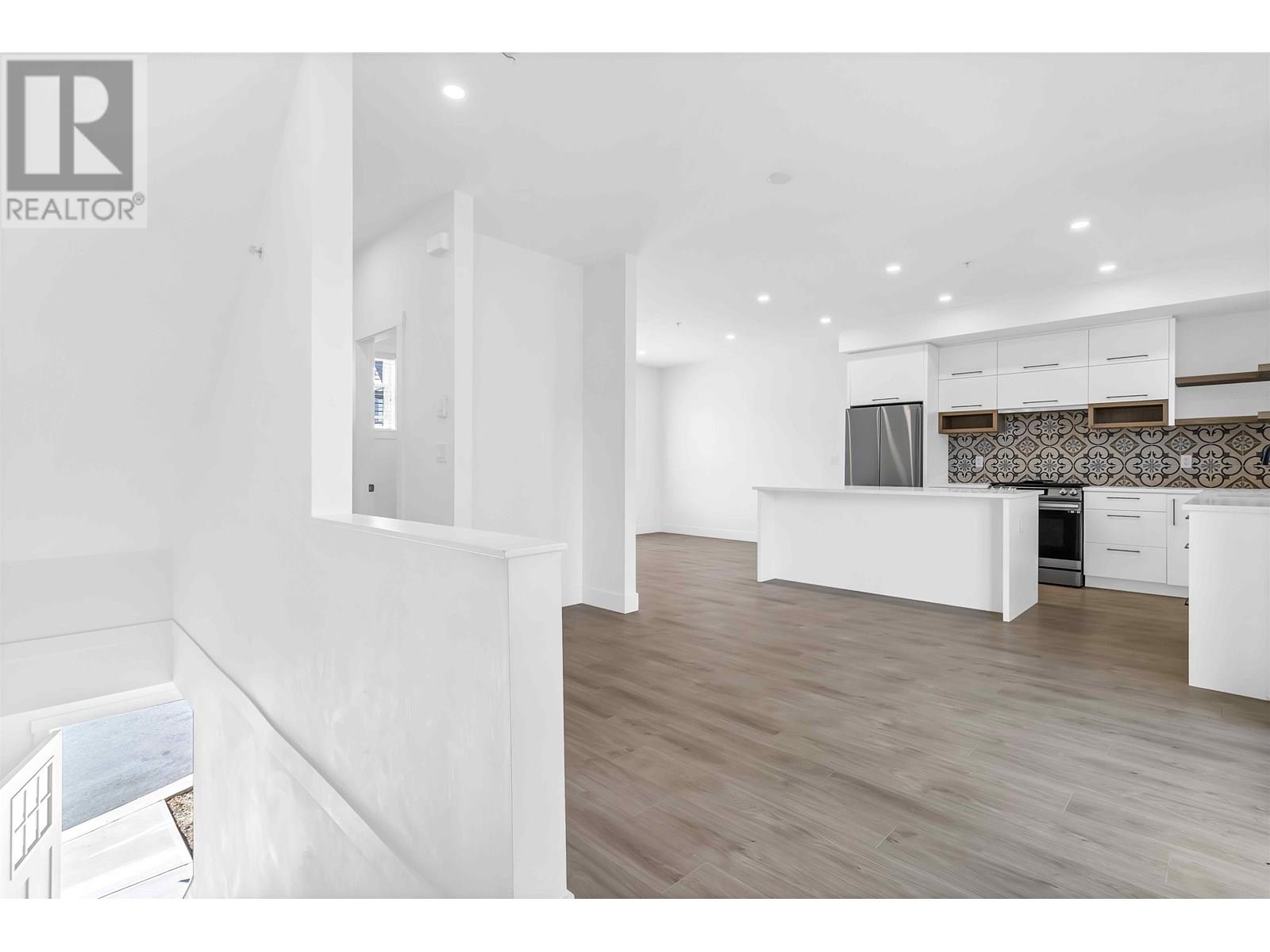 3 12018 237 Street Property Photo 5