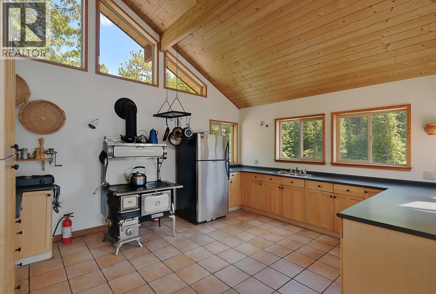Dl 6692 West Lake Property Photo 13