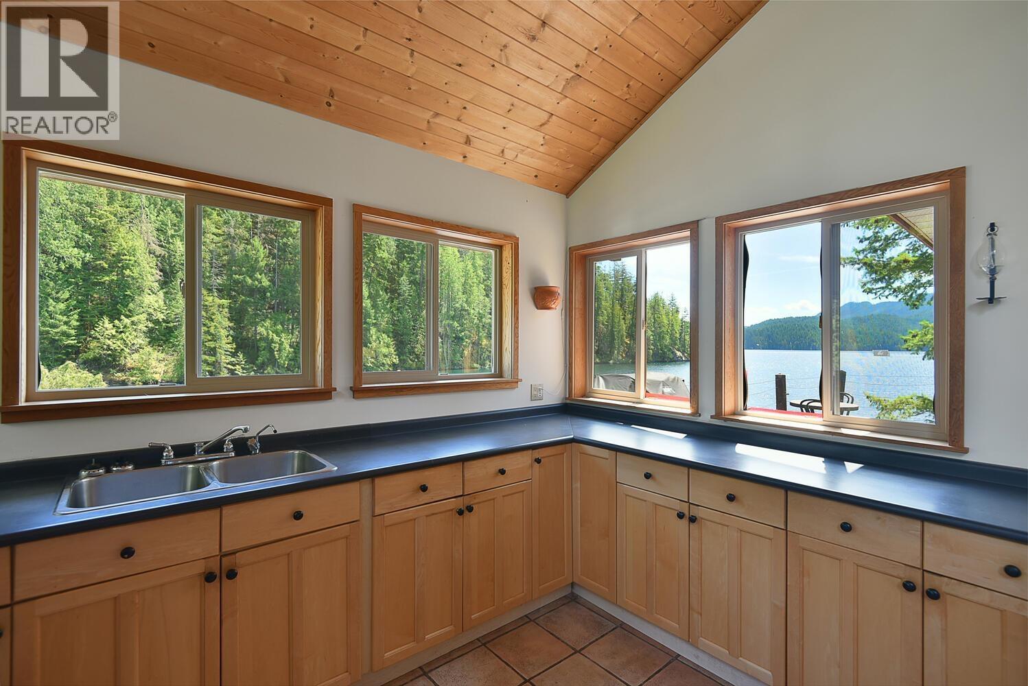 Dl 6692 West Lake Property Photo 14