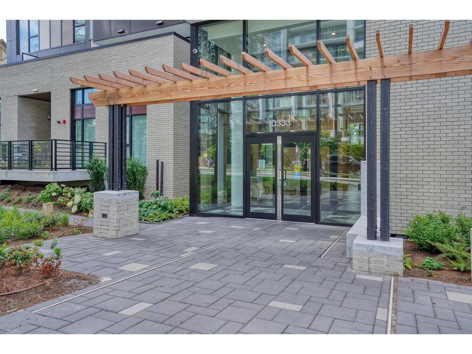 2602 10333 133 Street Property Photo 1