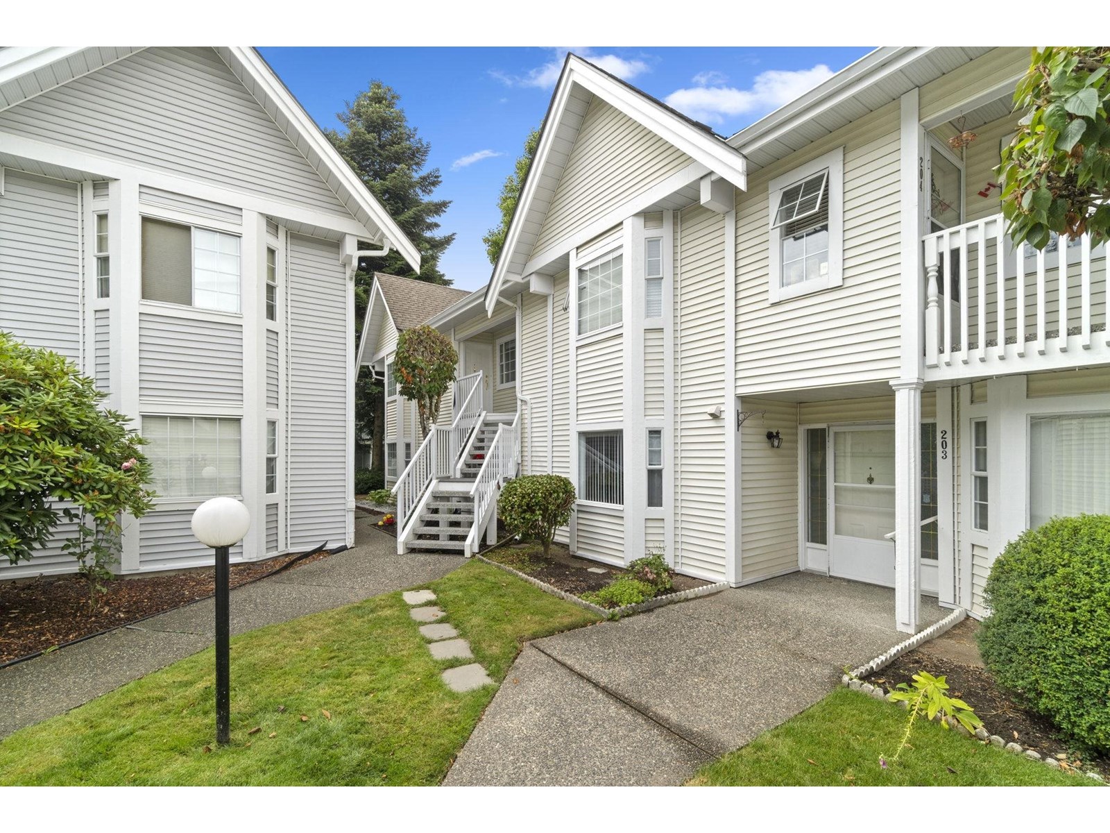 202 9109 154 STREET STREET Property Photo 1