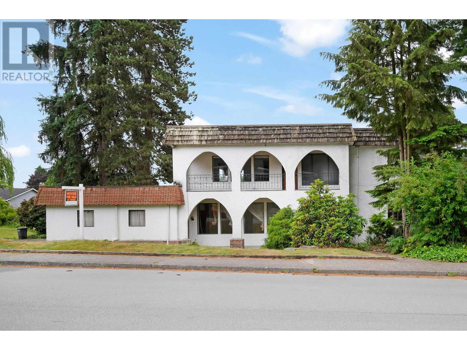 Picture of 8214 LAKELAND DRIVE