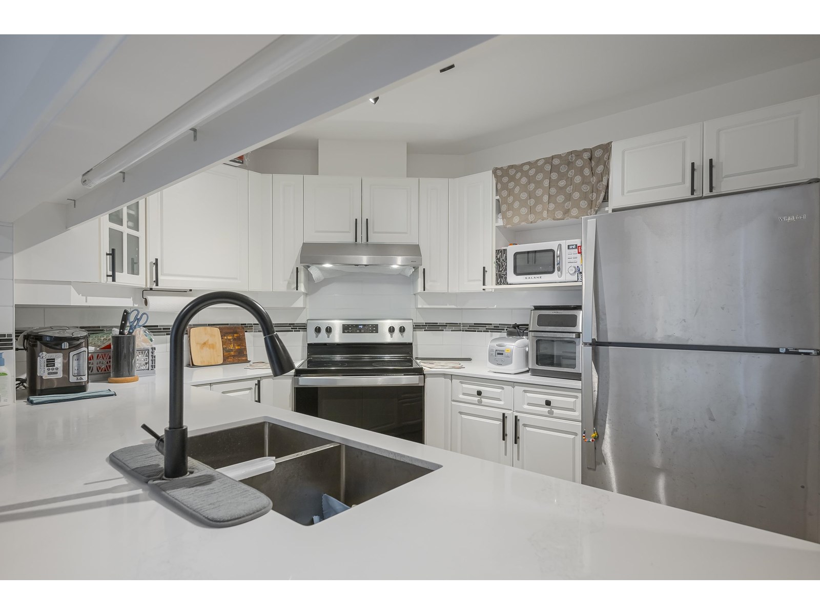311 1588 Best Street Property Photo 1