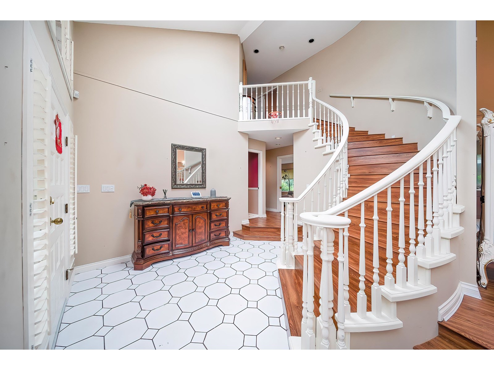 15007 75 Avenue Property Photo 2