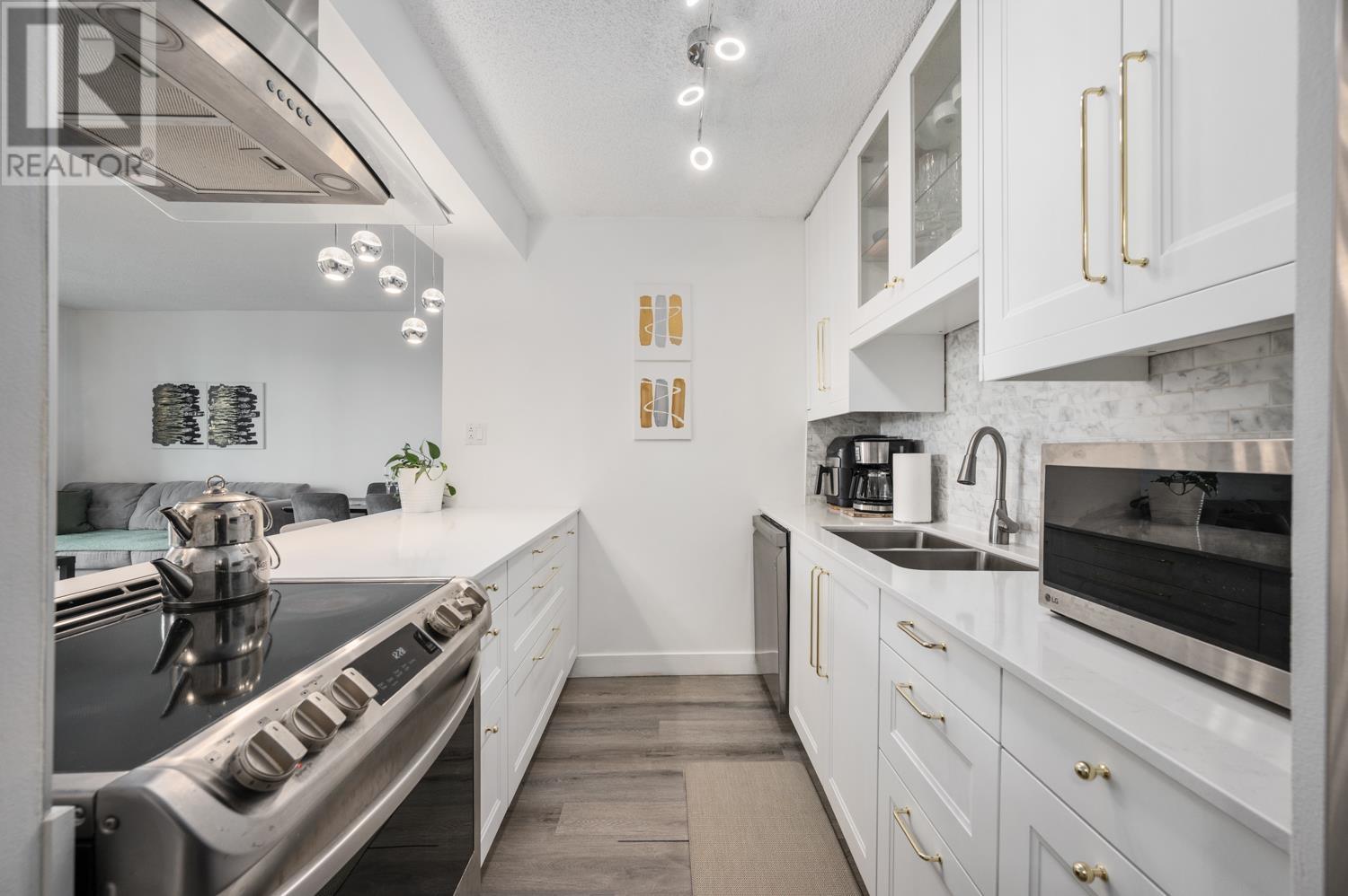 1905 9541 Erickson Drive Property Photo 1