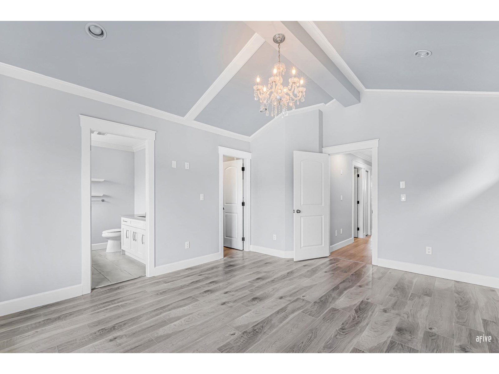 77 #21037 Property Photo 21