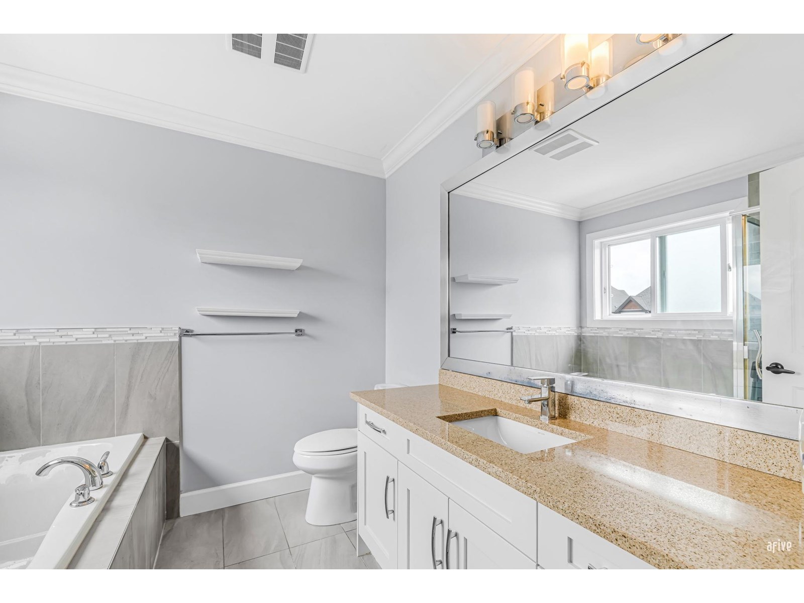 77 #21037 Property Photo 22