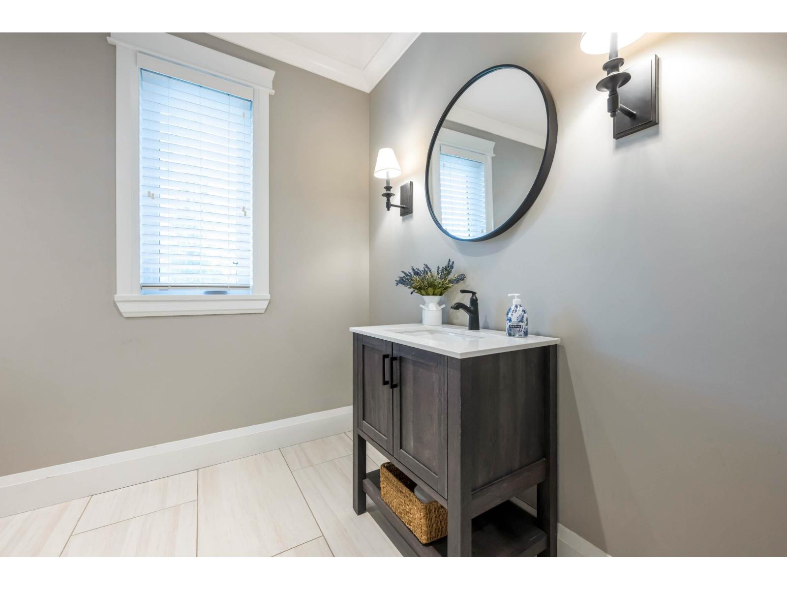 22801 8 Avenue Property Photo 18