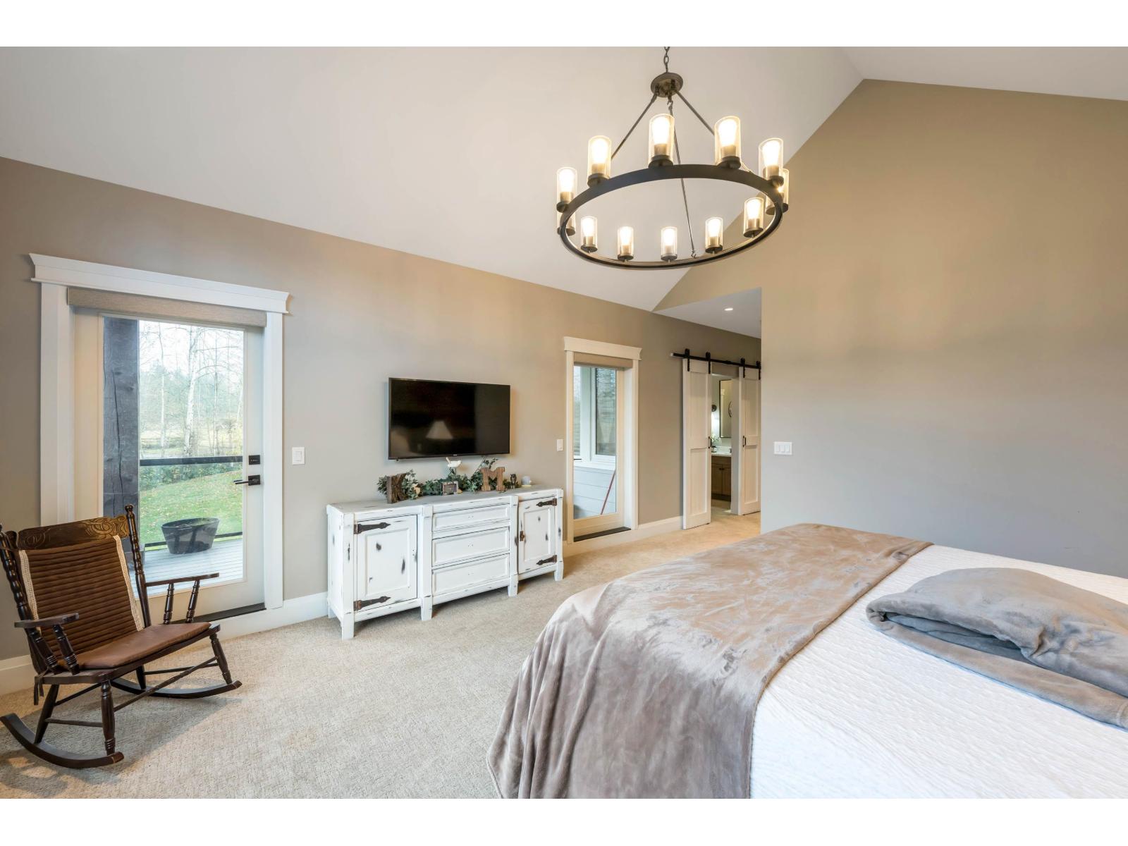22801 8 Avenue Property Photo 23
