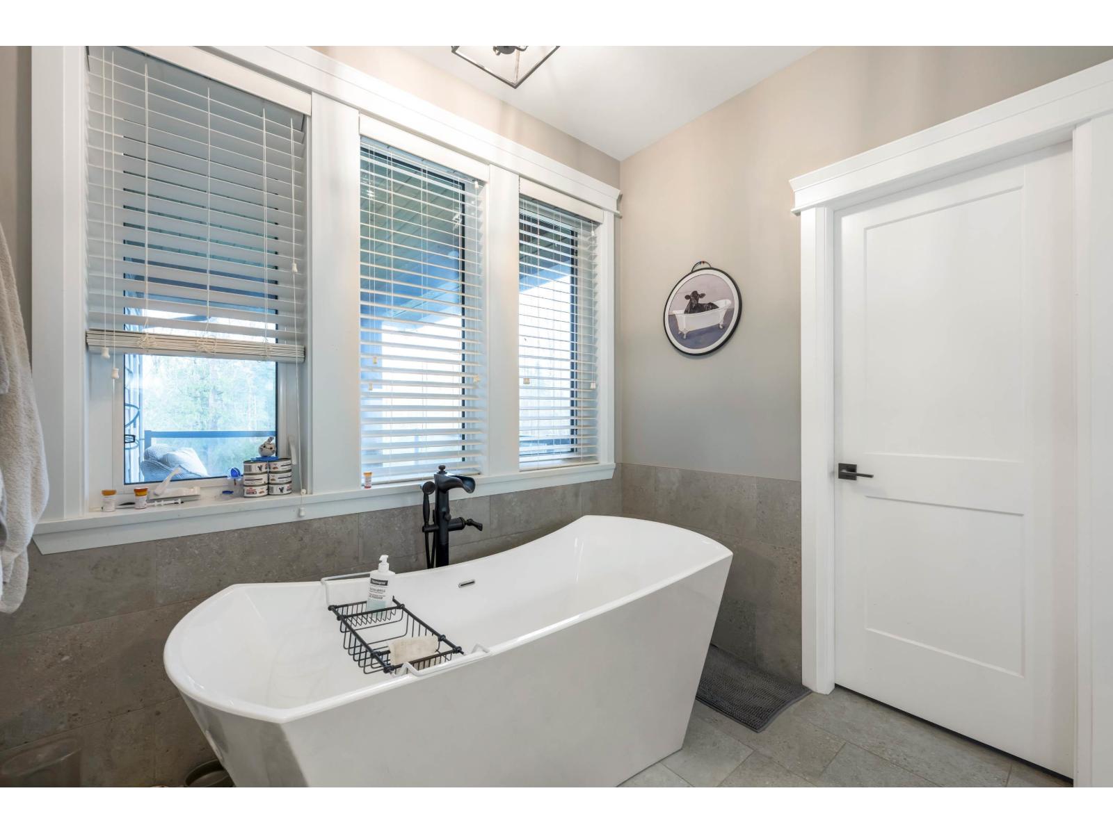 22801 8 Avenue Property Photo 25