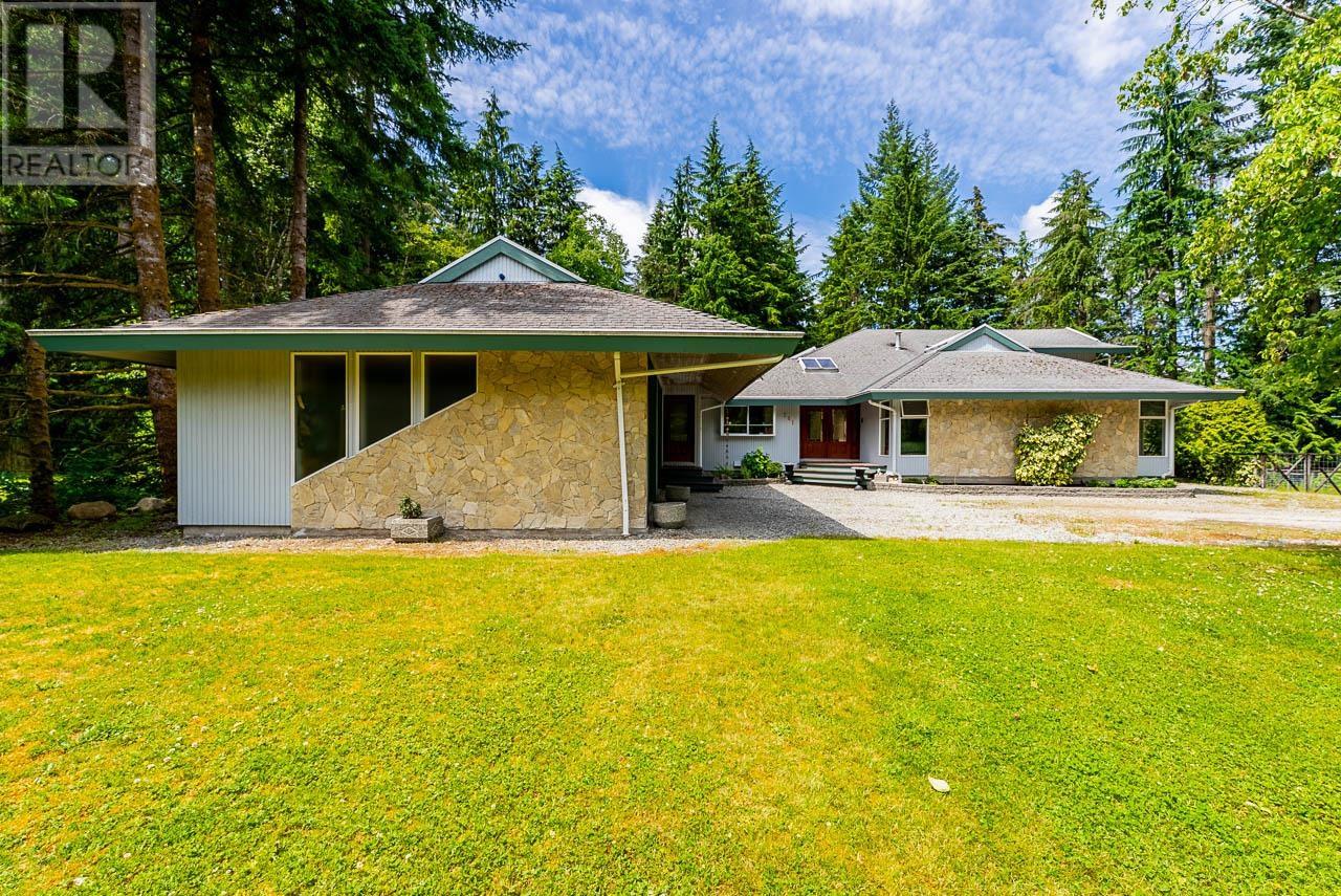 261 Strong Road Property Photo 1