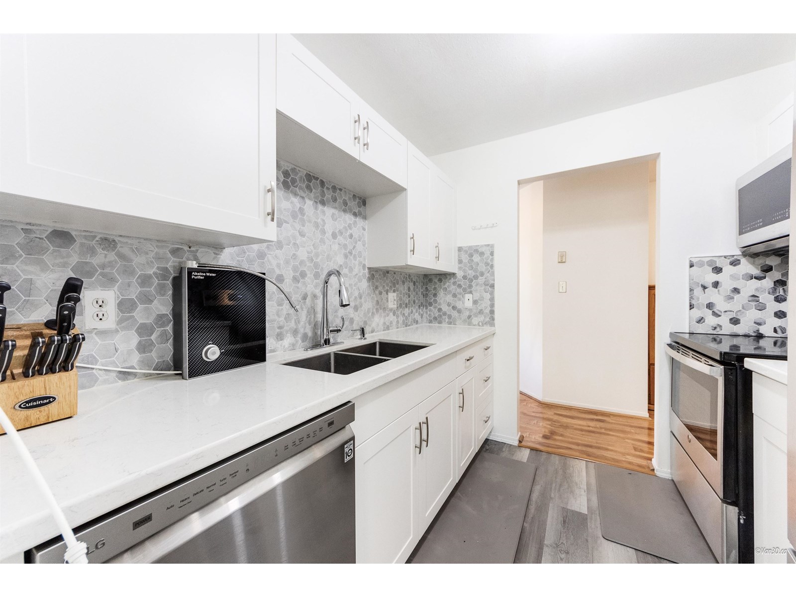 203 9946 151 Street Property Photo 1