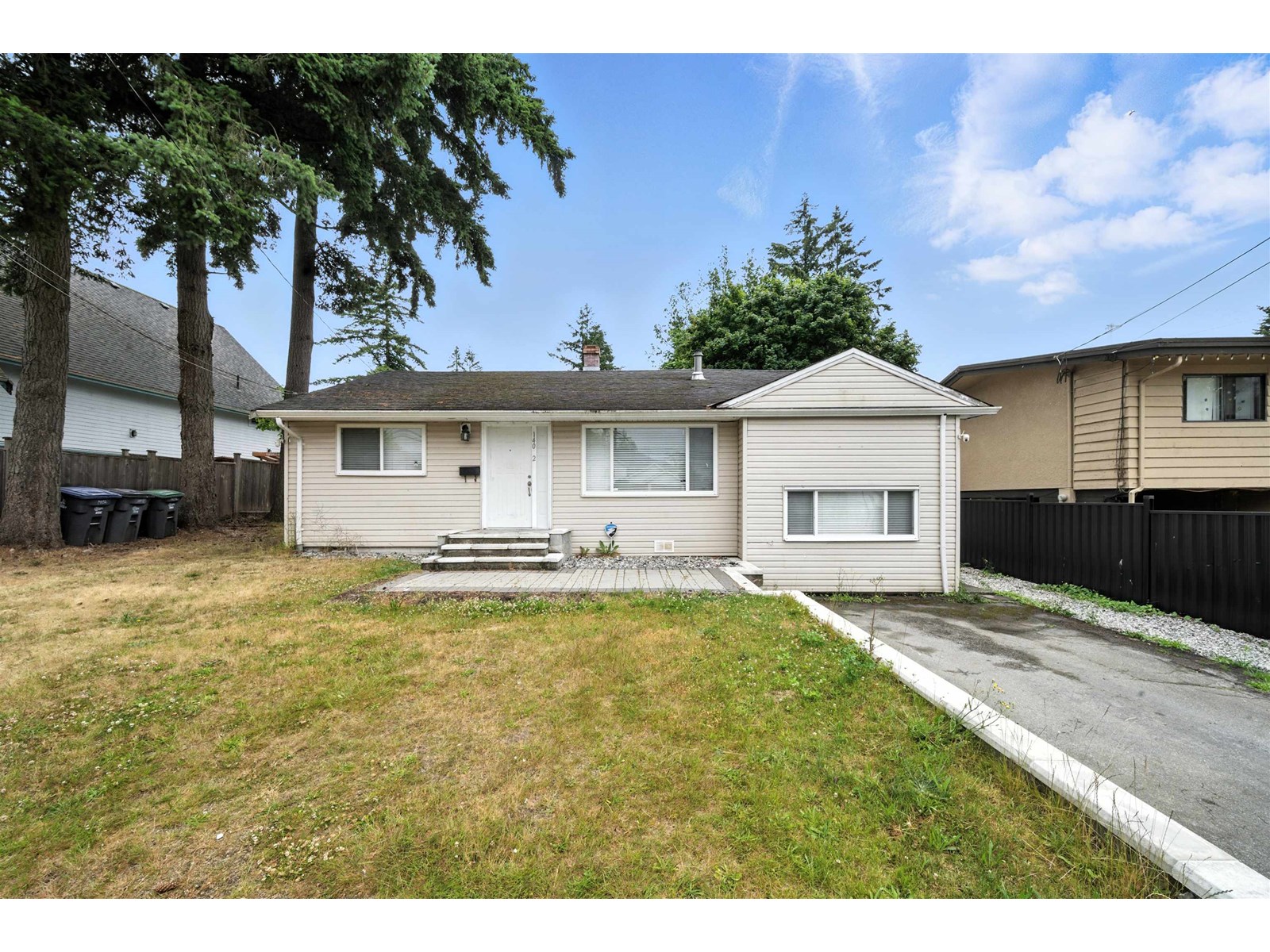 14032 GROSVENOR ROAD Property Photo 1