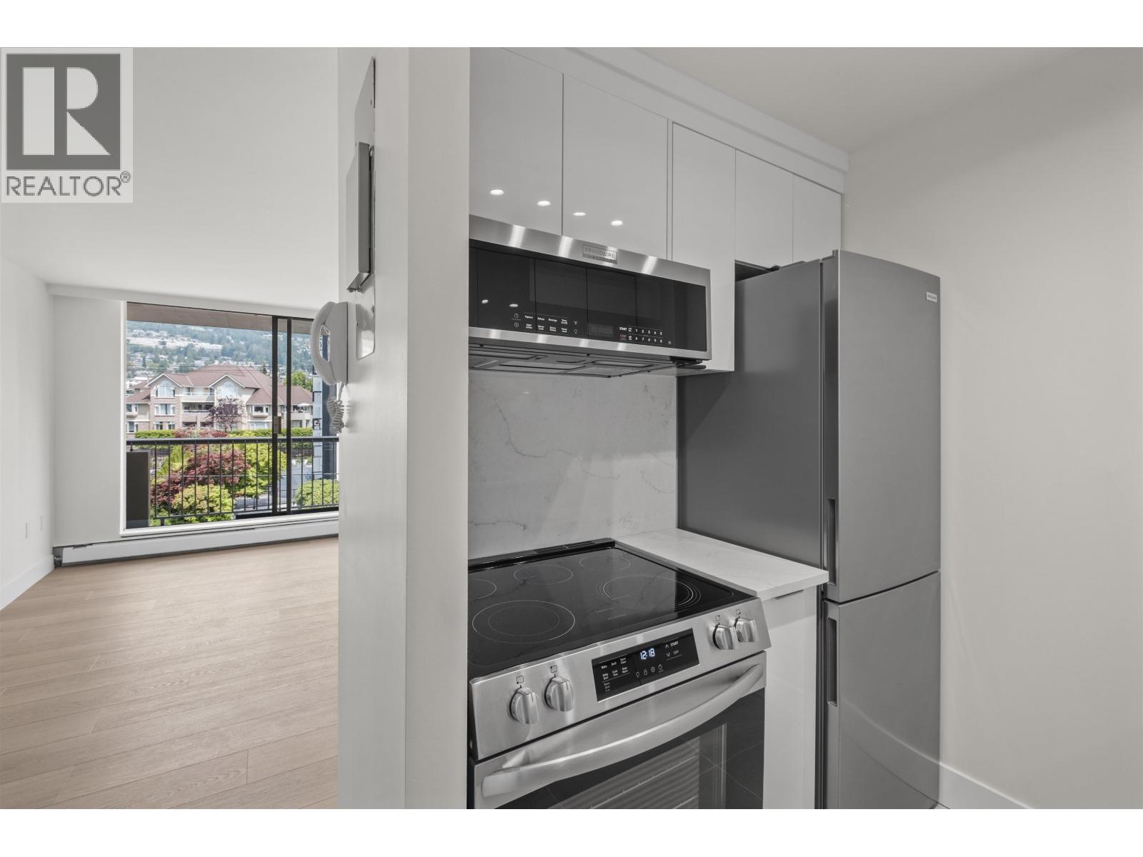 403 2150 Bellevue Avenue Property Photo 1