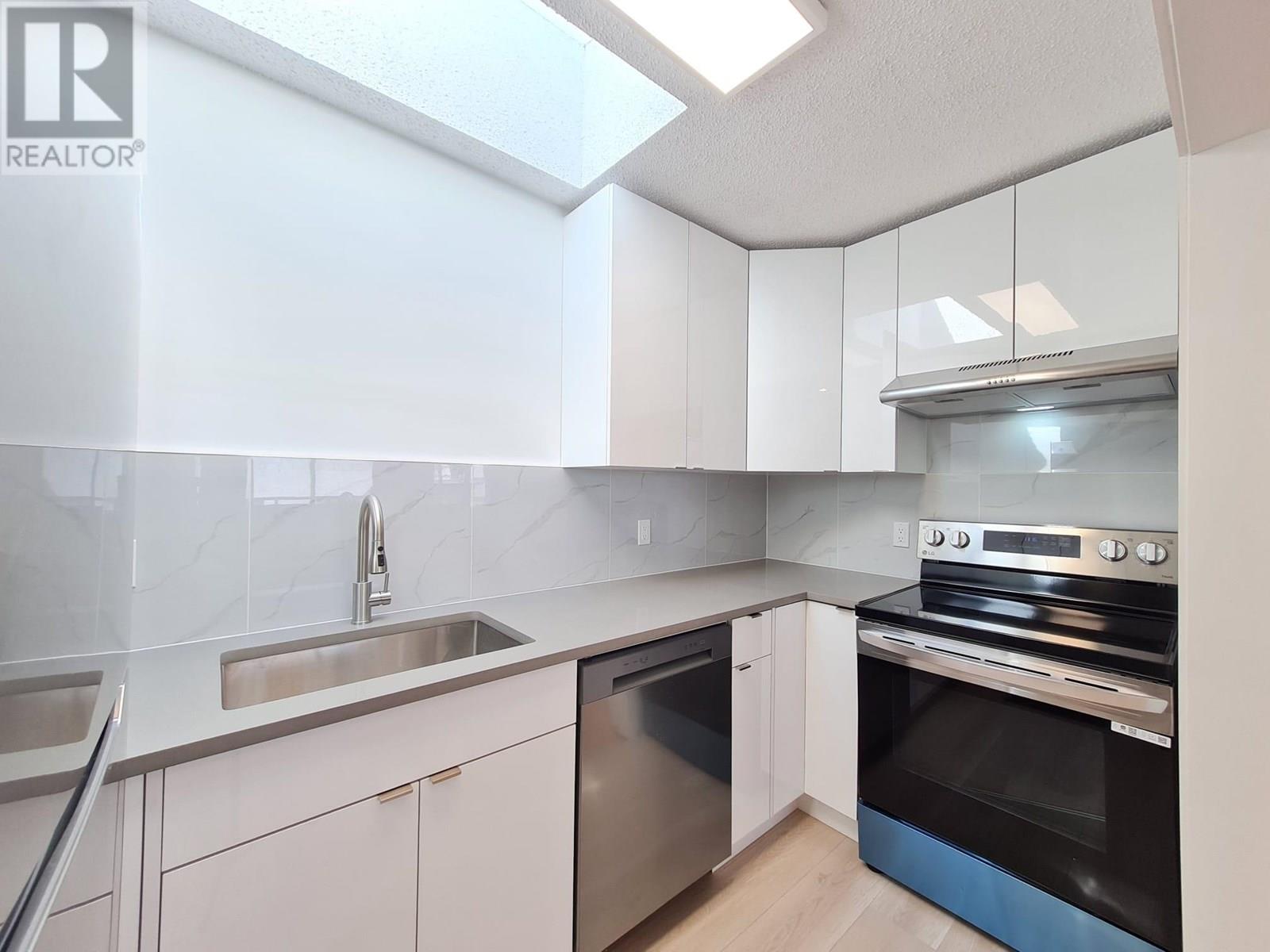 301 8645 Osler Street Property Photo 1