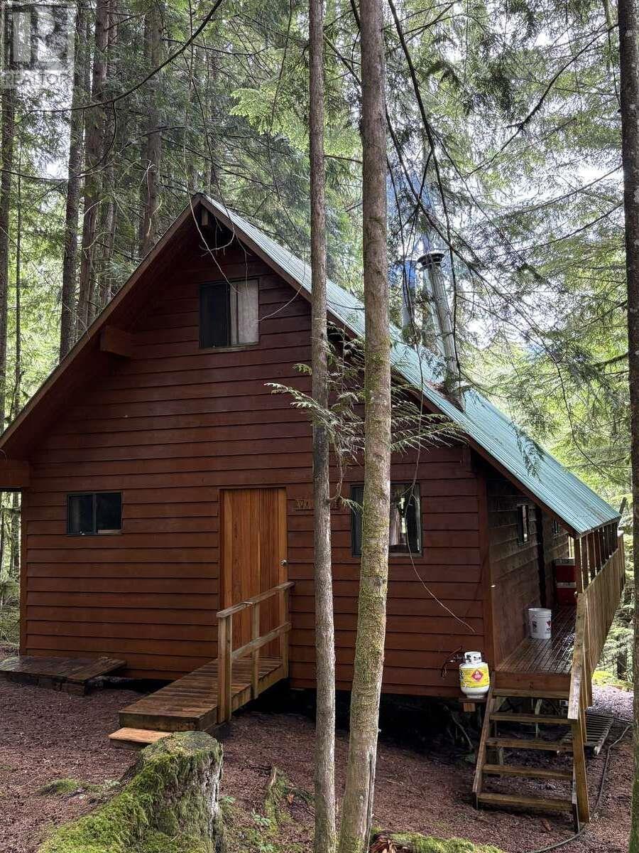 6164 Garibaldi Park Road Property Photo 1