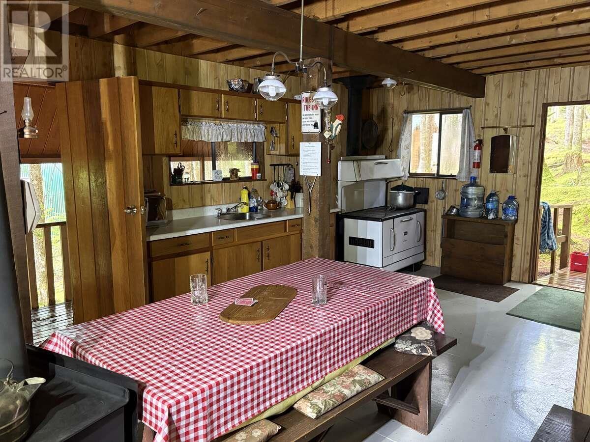 6164 Garibaldi Park Road Property Photo 4