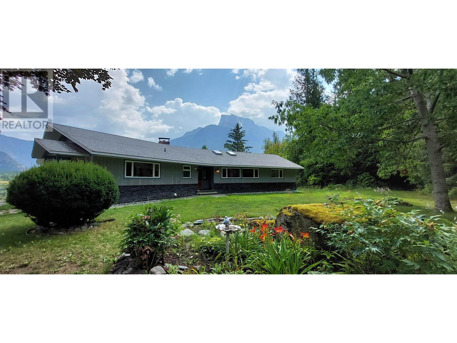 4770 Mackenzie Highway Property Photo 3