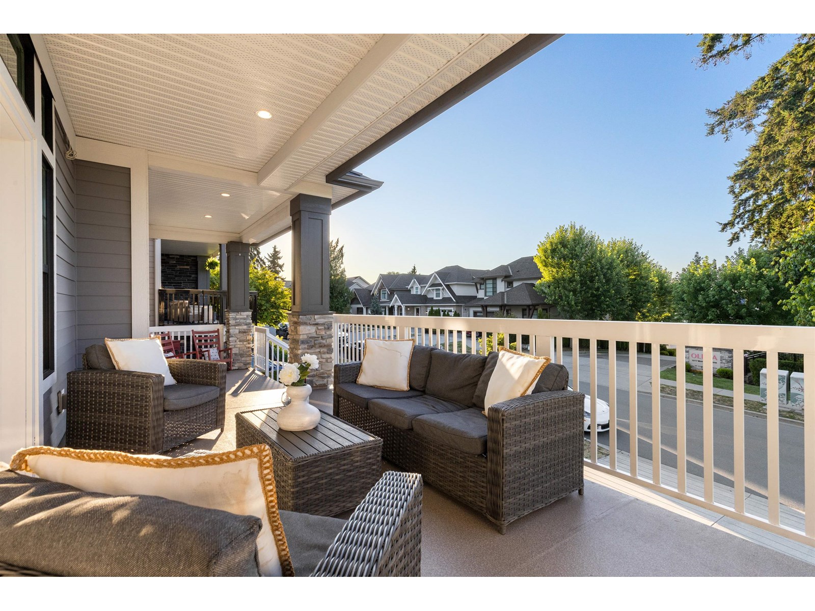 15708 Mountain View Drive Property Photo 5