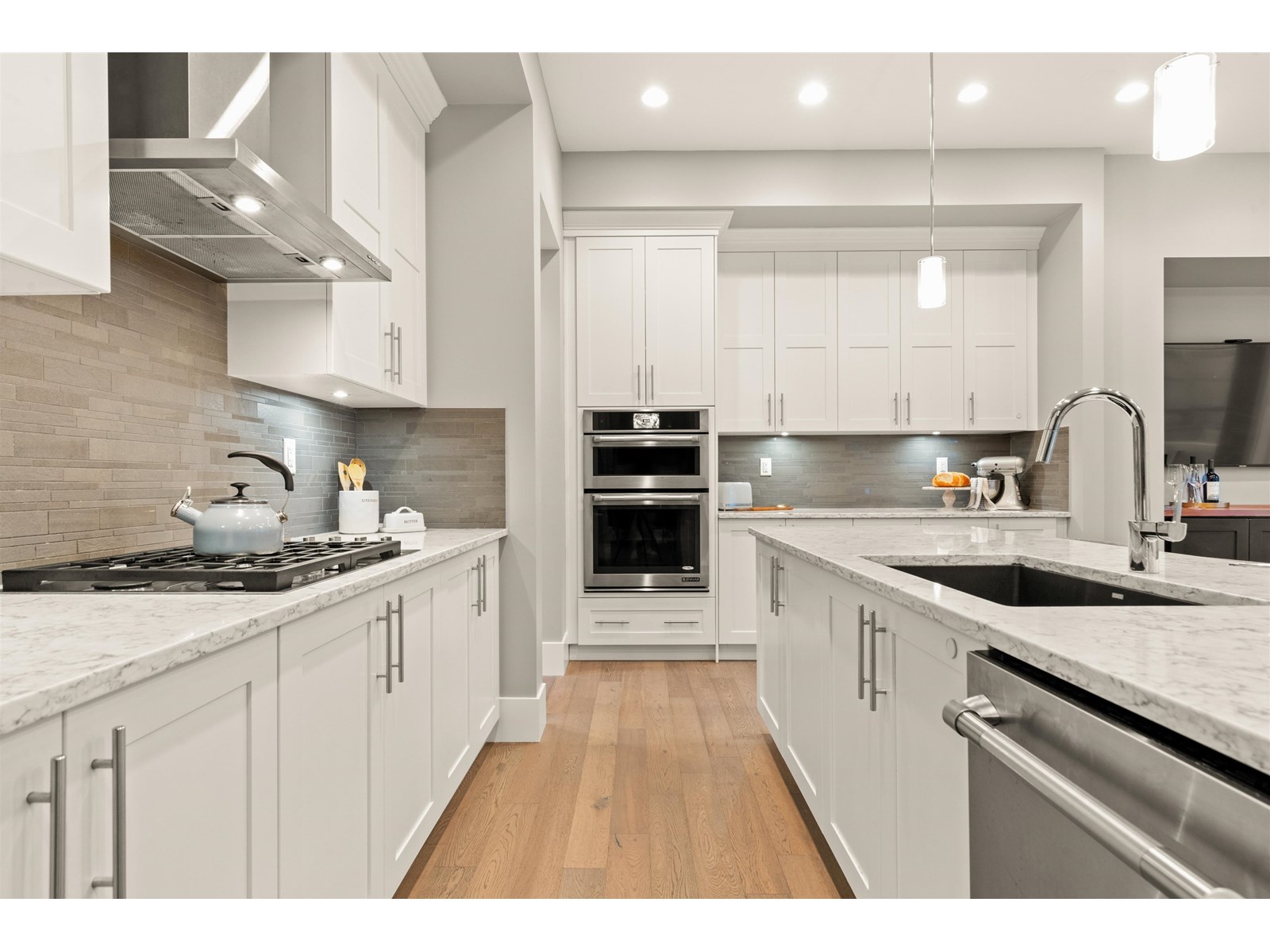 15708 Mountain View Drive Property Photo 11