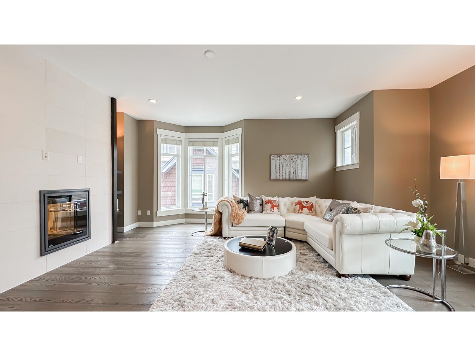 25 15977 26 Avenue Property Photo 2