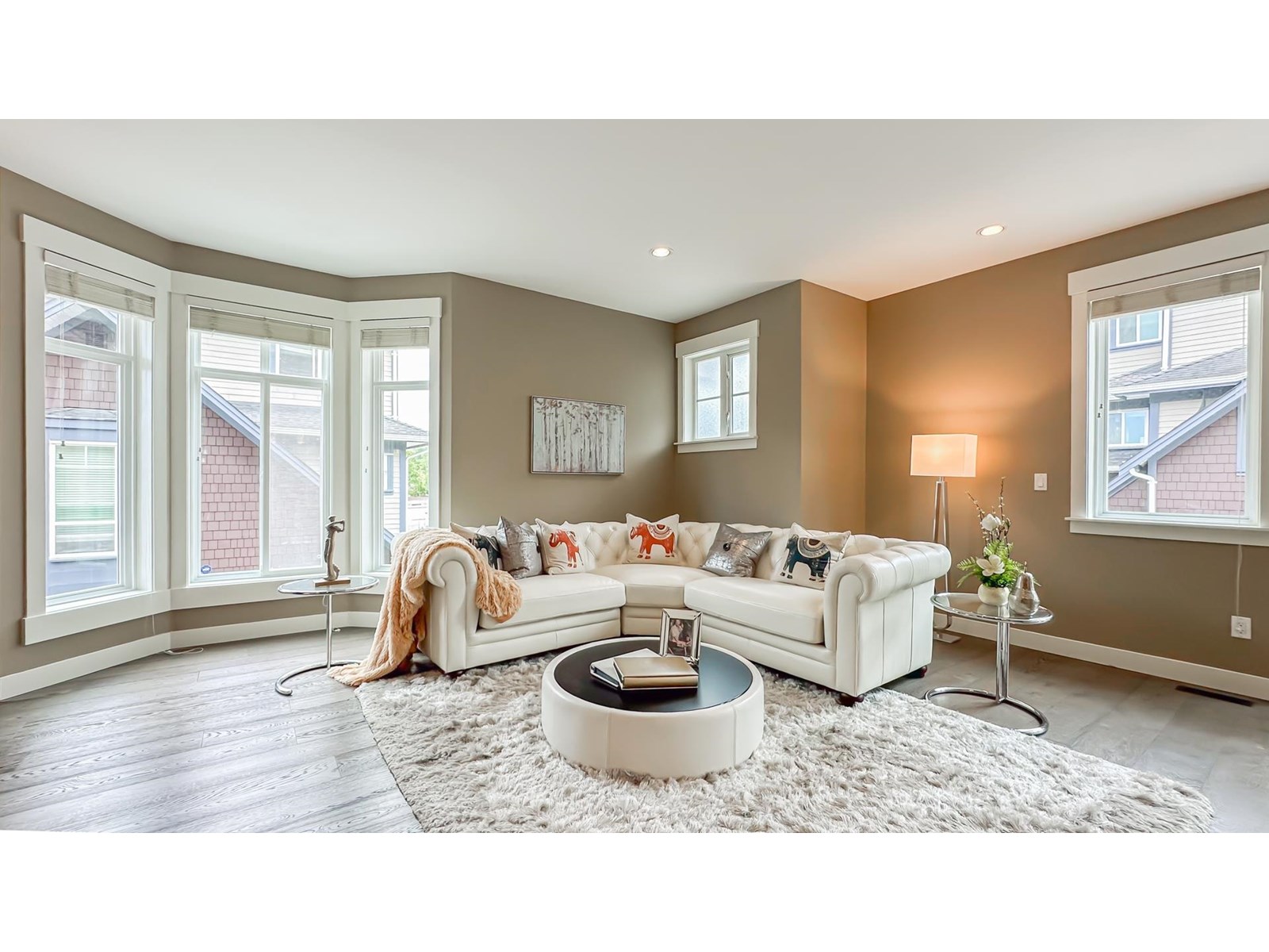 25 15977 26 Avenue Property Photo 3