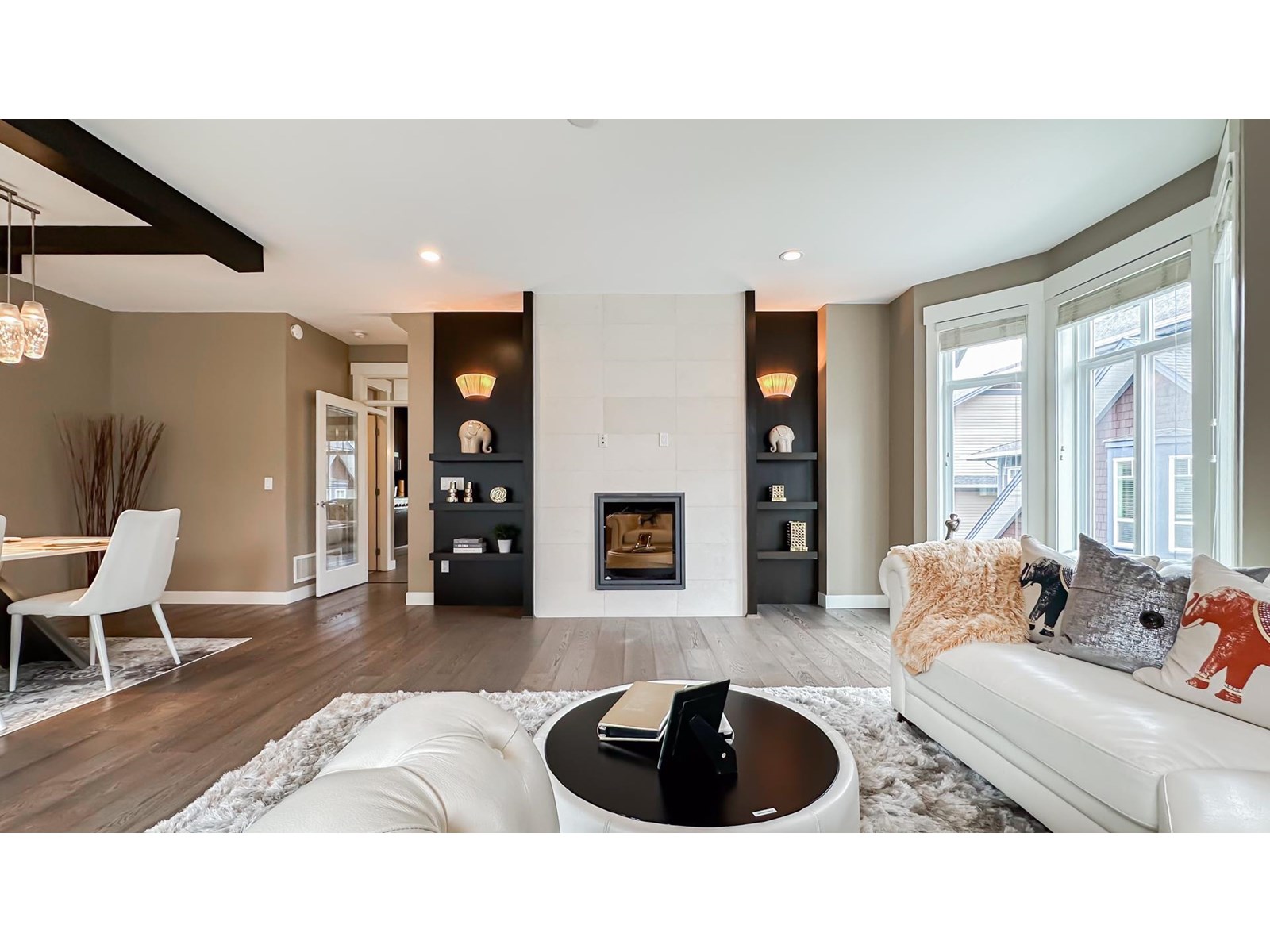 25 15977 26 Avenue Property Photo 4