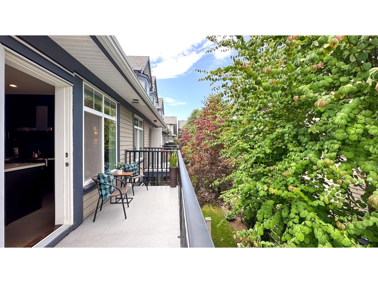 25 15977 26 Avenue Property Photo 15