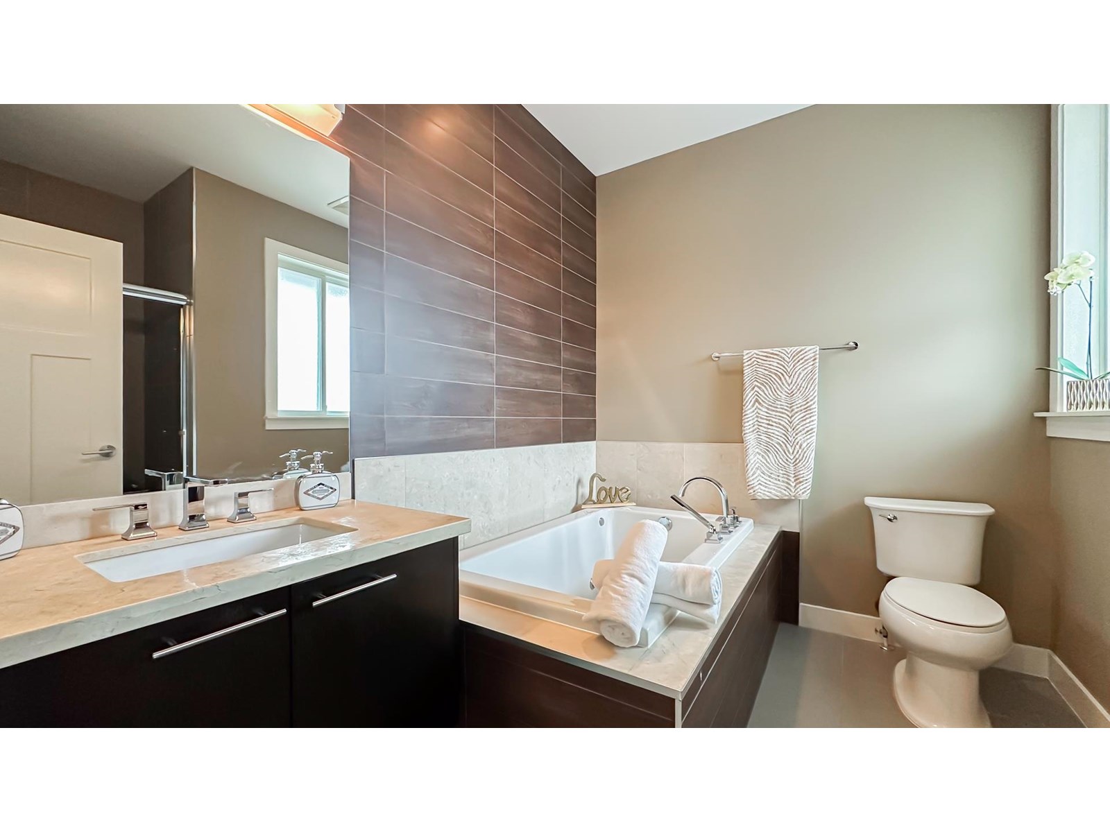 25 15977 26 Avenue Property Photo 21