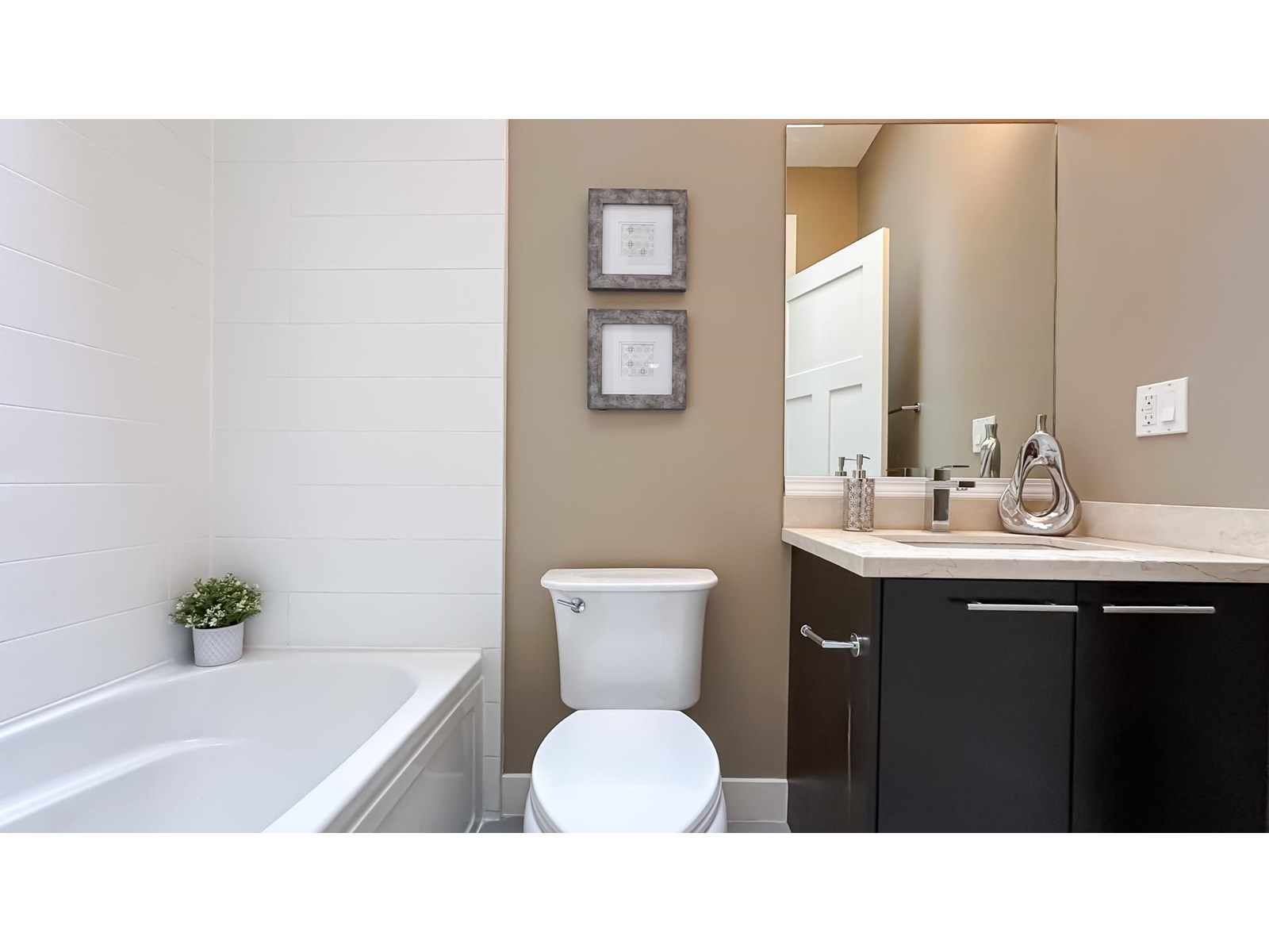 25 15977 26 Avenue Property Photo 27