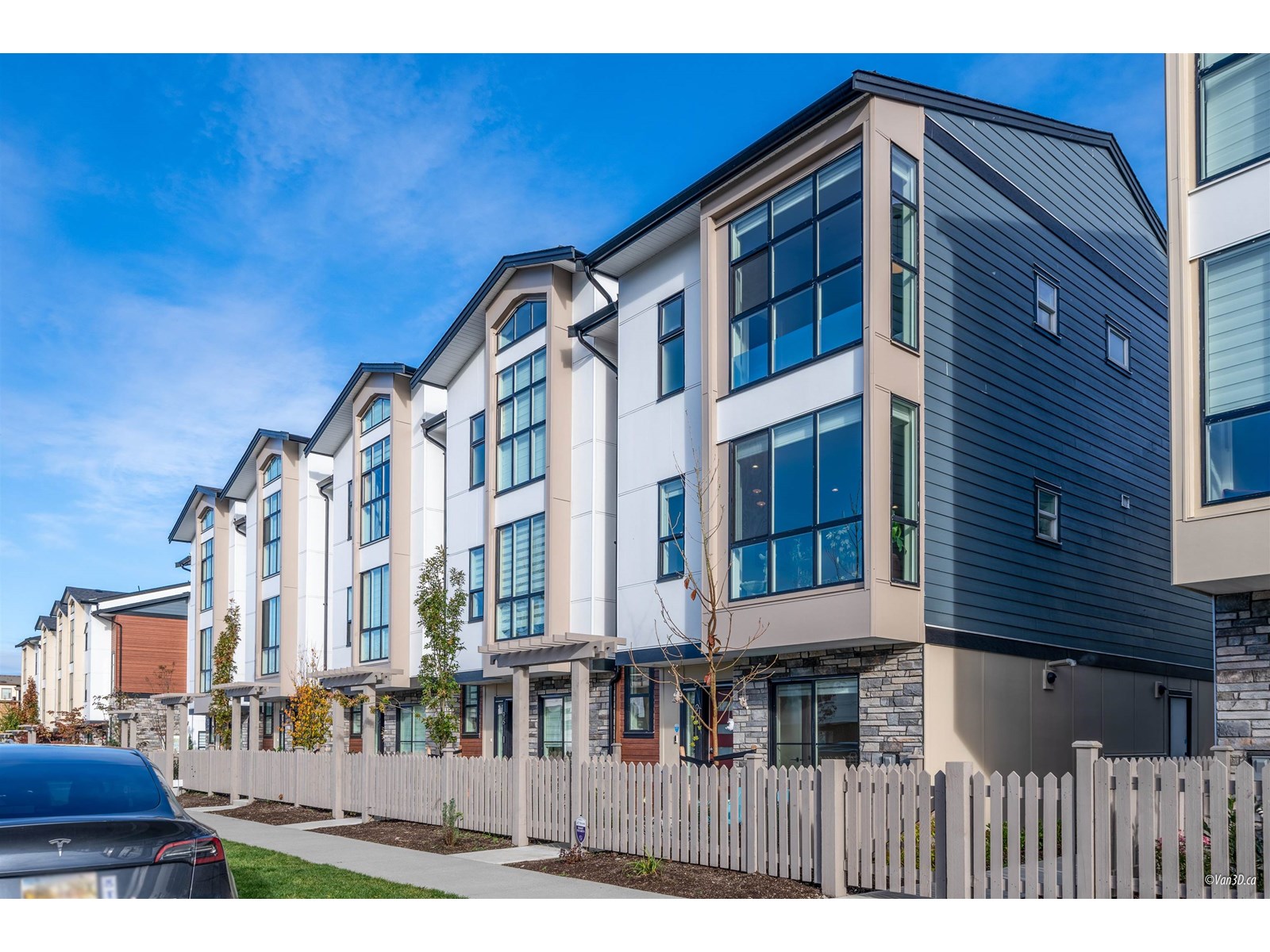 95 7670 207 Street Property Photo 1