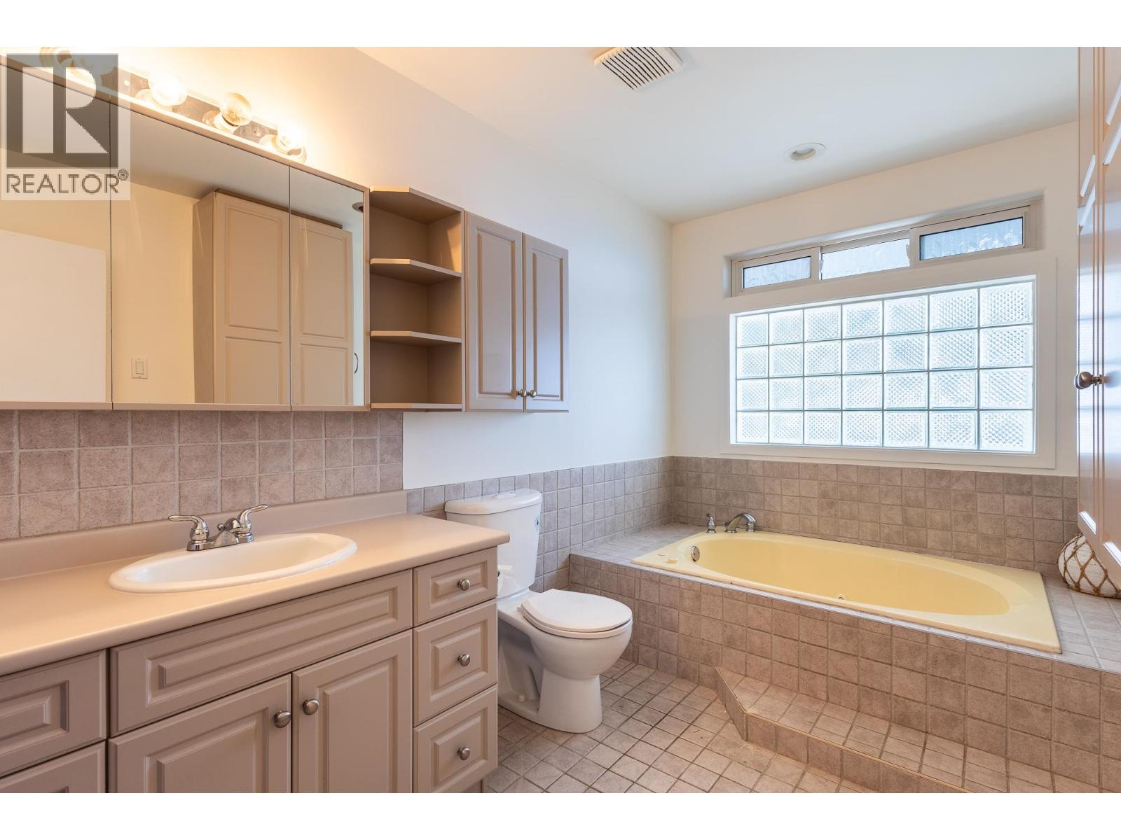 4857 Sunshine Coast Highway Property Photo 23