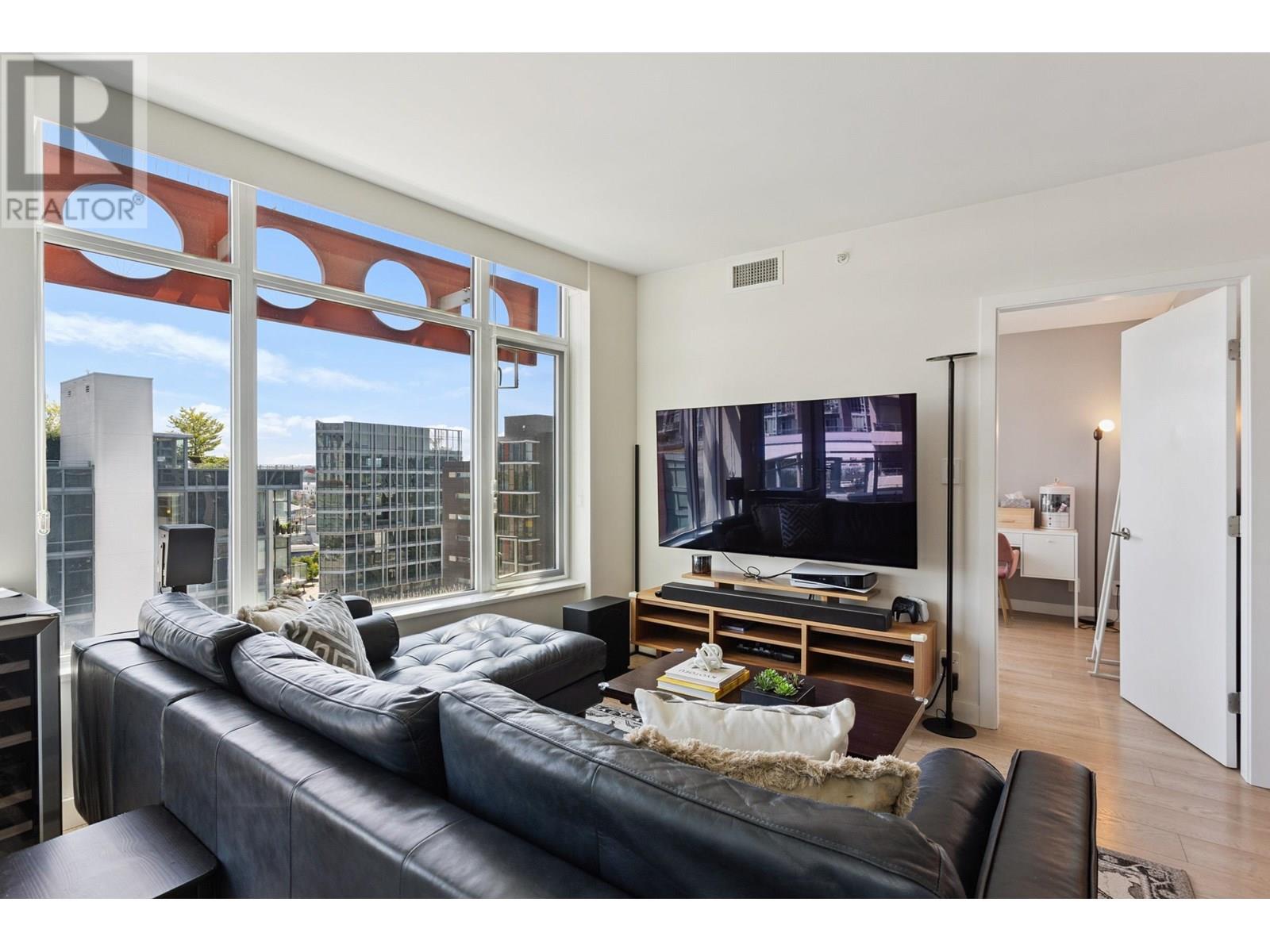 1502 111 E 1st Avenue Property Photo 6