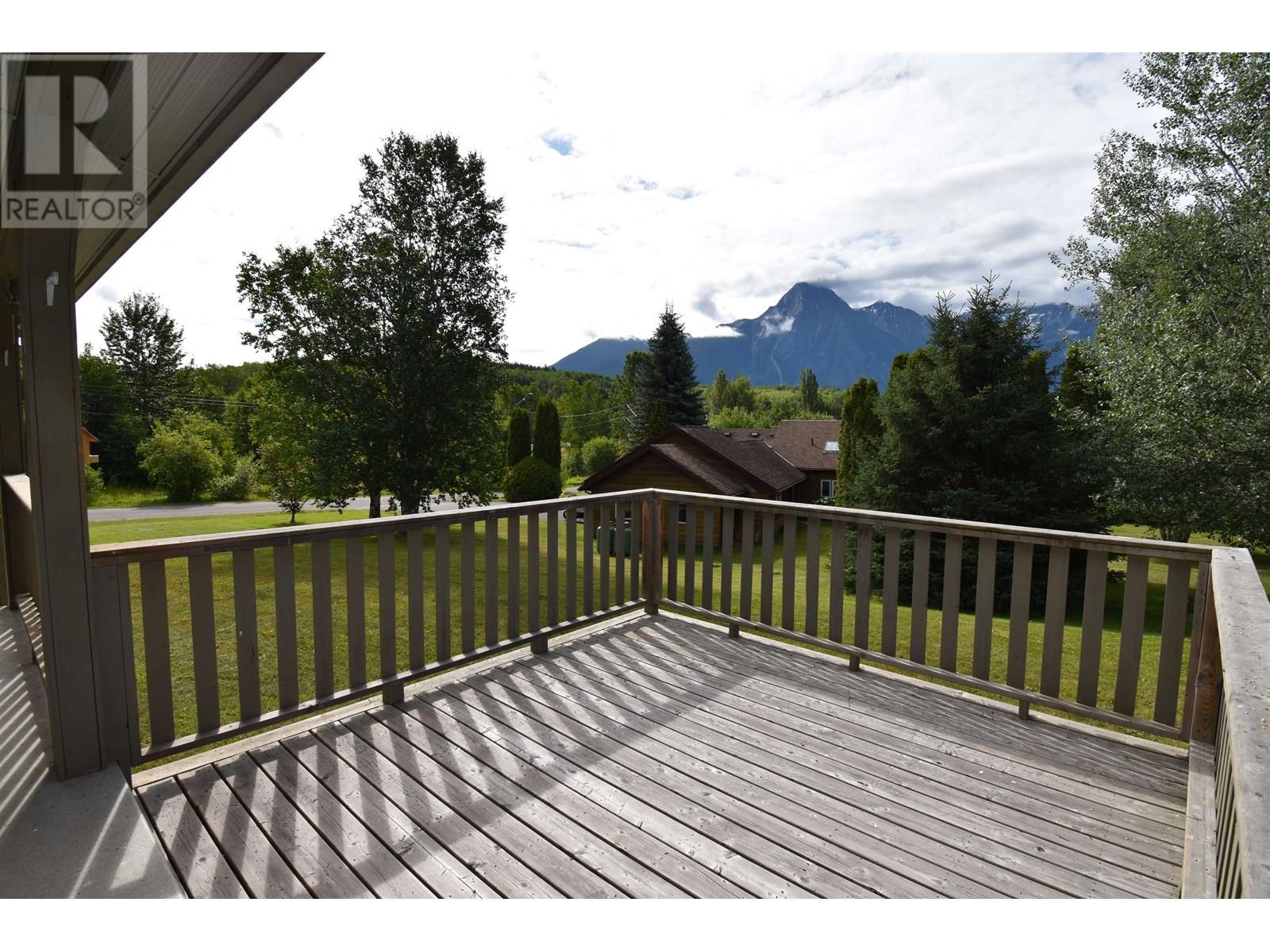 4815 Strathern Road Property Photo 3