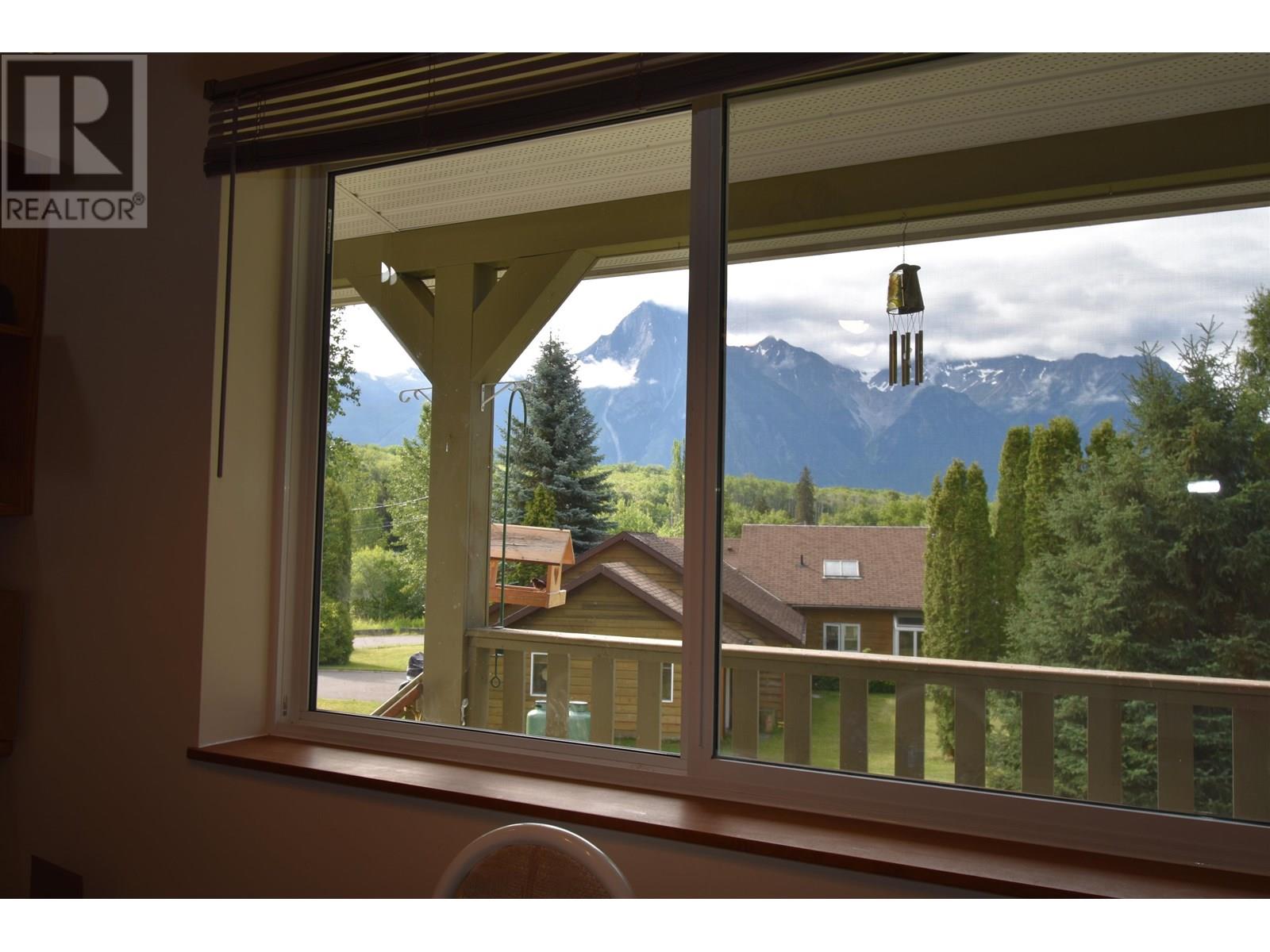 4815 Strathern Road Property Photo 6