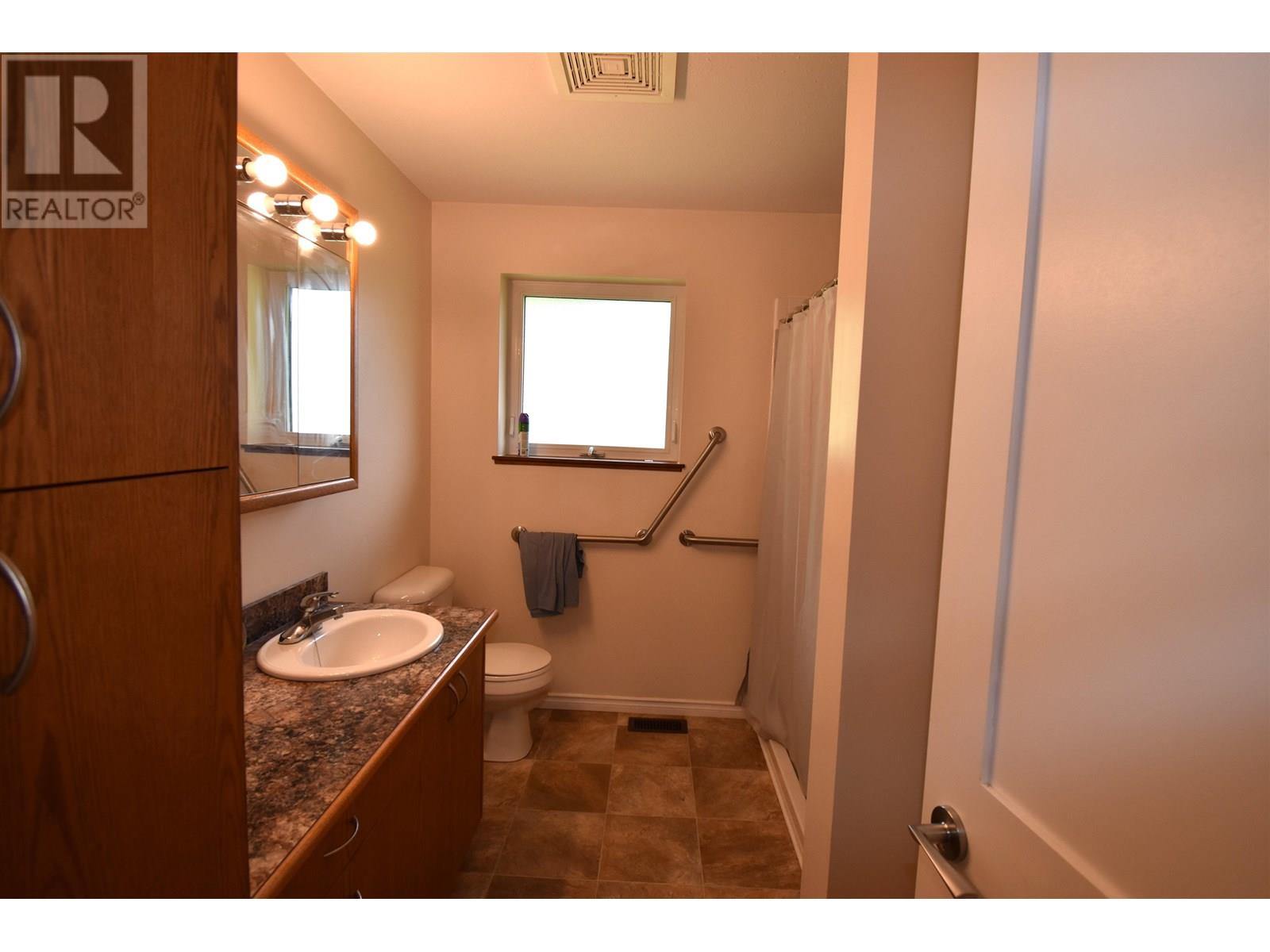 4815 Strathern Road Property Photo 8