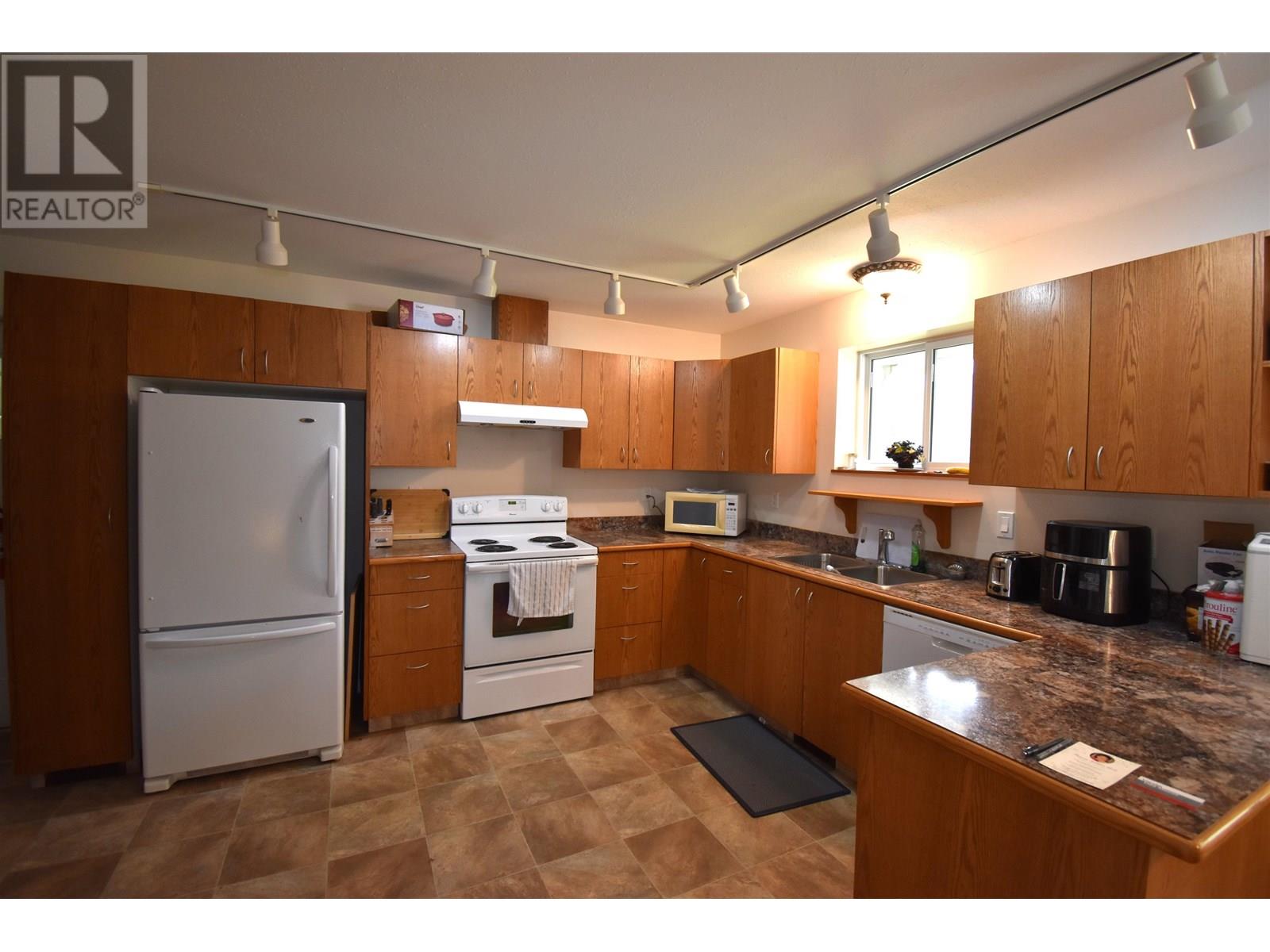 4815 Strathern Road Property Photo 13