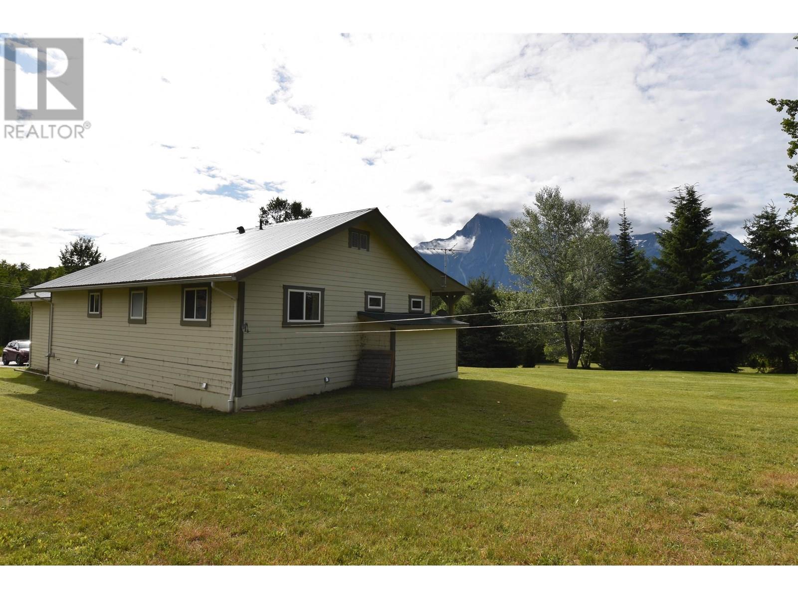 4815 Strathern Road Property Photo 28