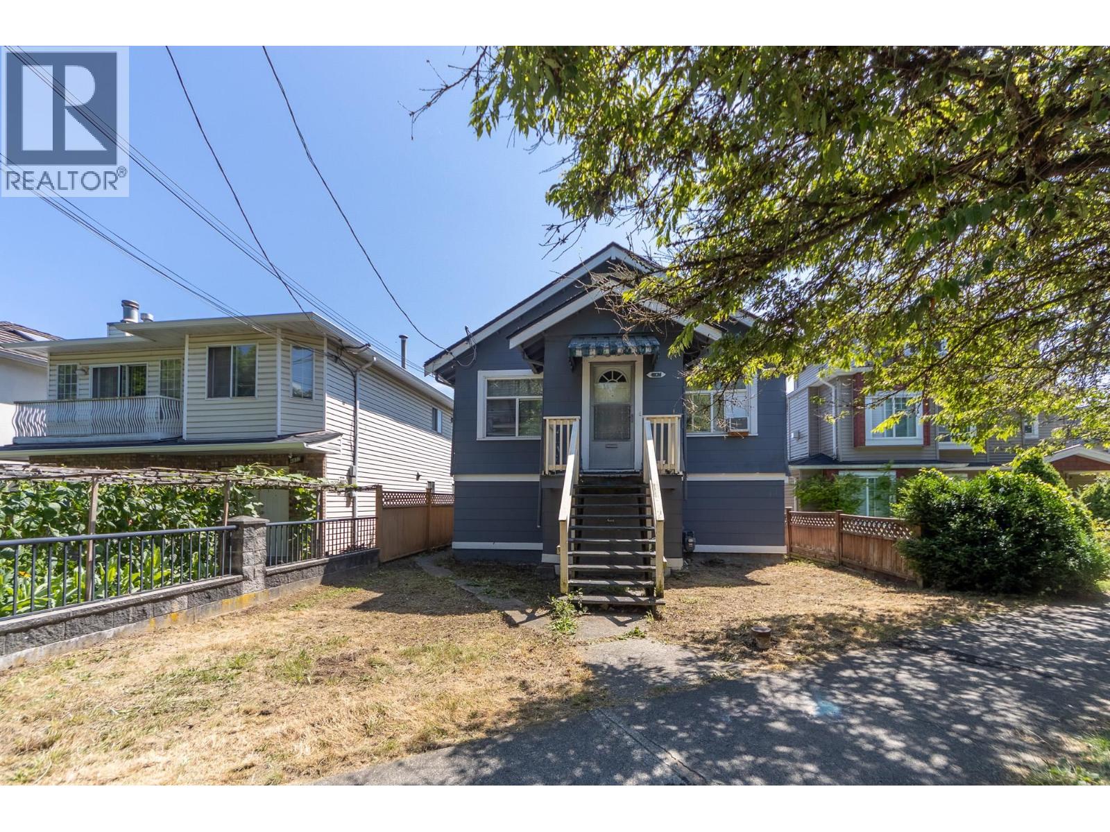 4836 Clarendon Street Property Photo 2