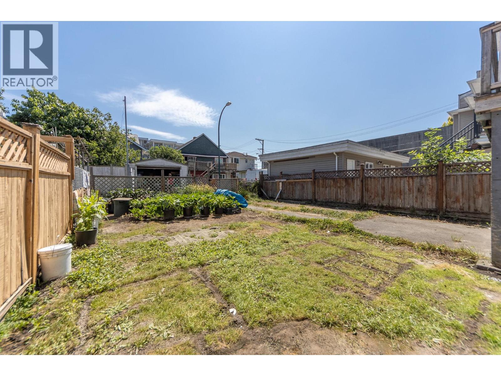 4836 Clarendon Street Property Photo 7