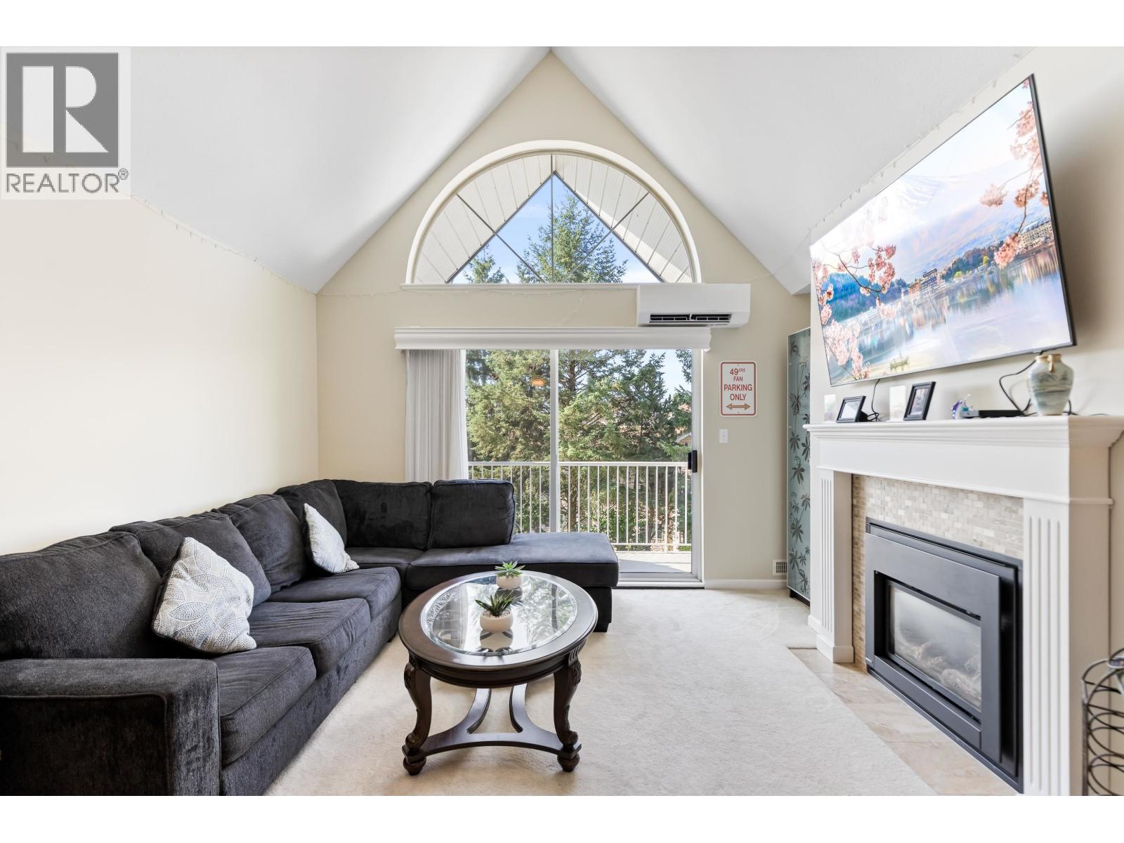303 11601 227 Street Property Photo 1