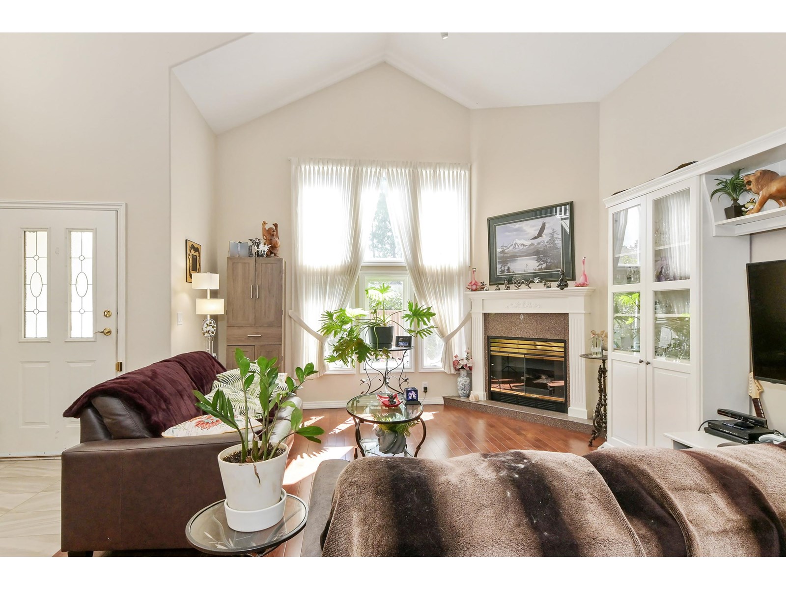 7 13911 16 AVENUE Property Photo 1