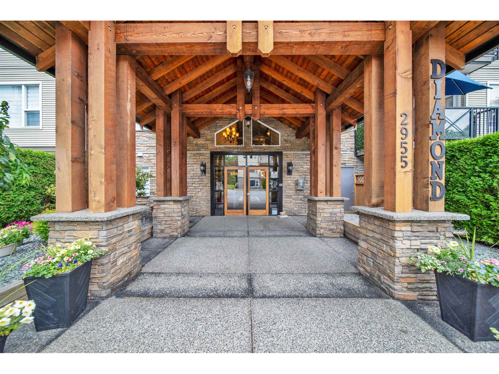 209 2955 Diamond Crescent Property Photo 1