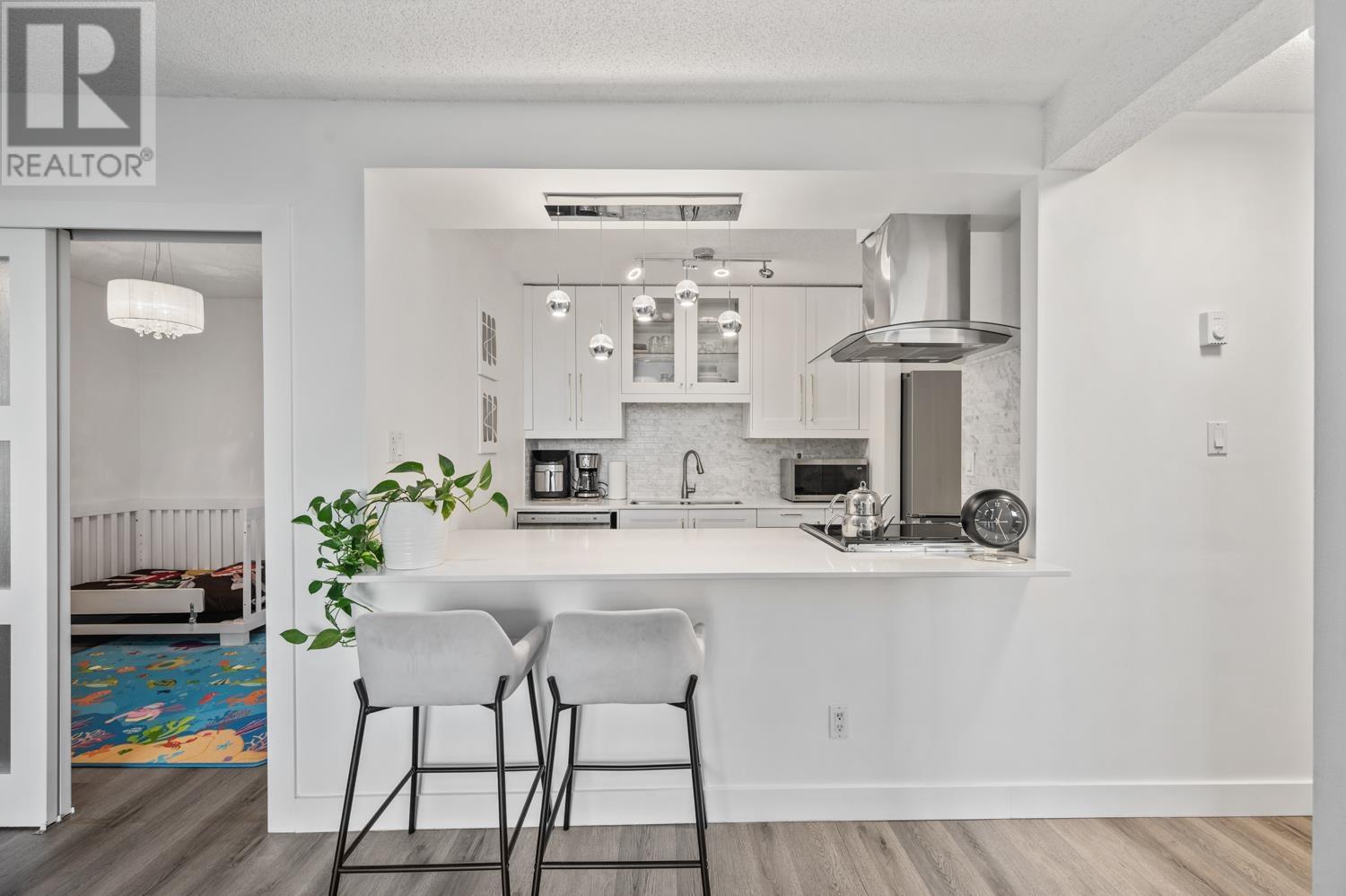 1905 9541 Erickson Drive Property Photo 3