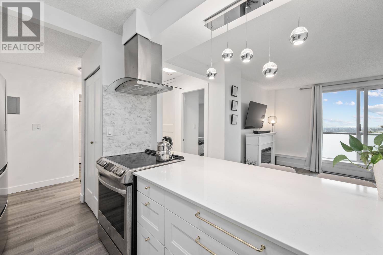 1905 9541 Erickson Drive Property Photo 4