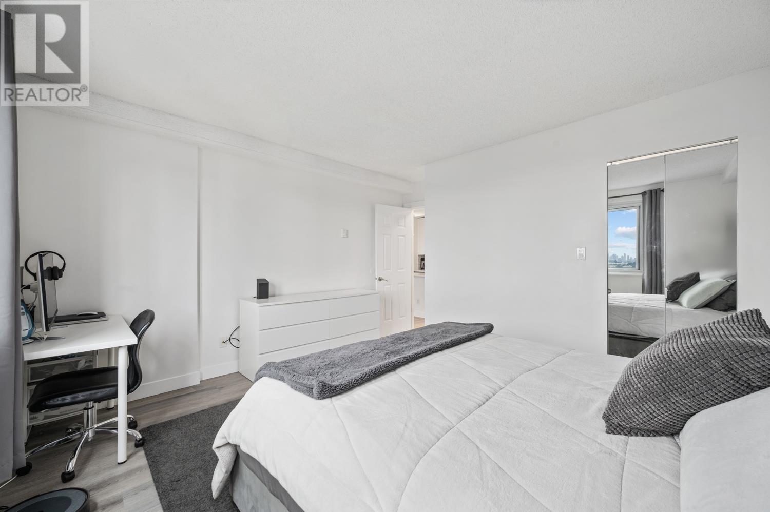 1905 9541 Erickson Drive Property Photo 12