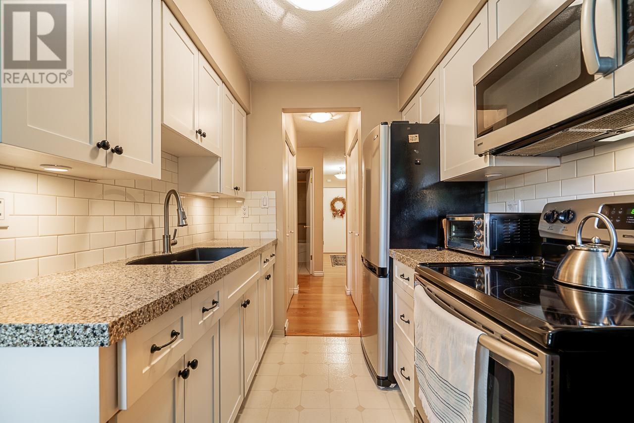 211 175 E 4th Street Property Photo 5