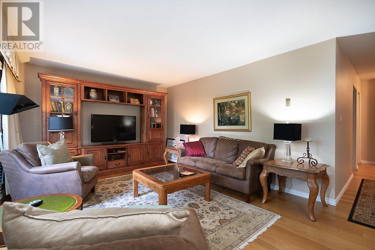 211 175 E 4th Street Property Photo 6