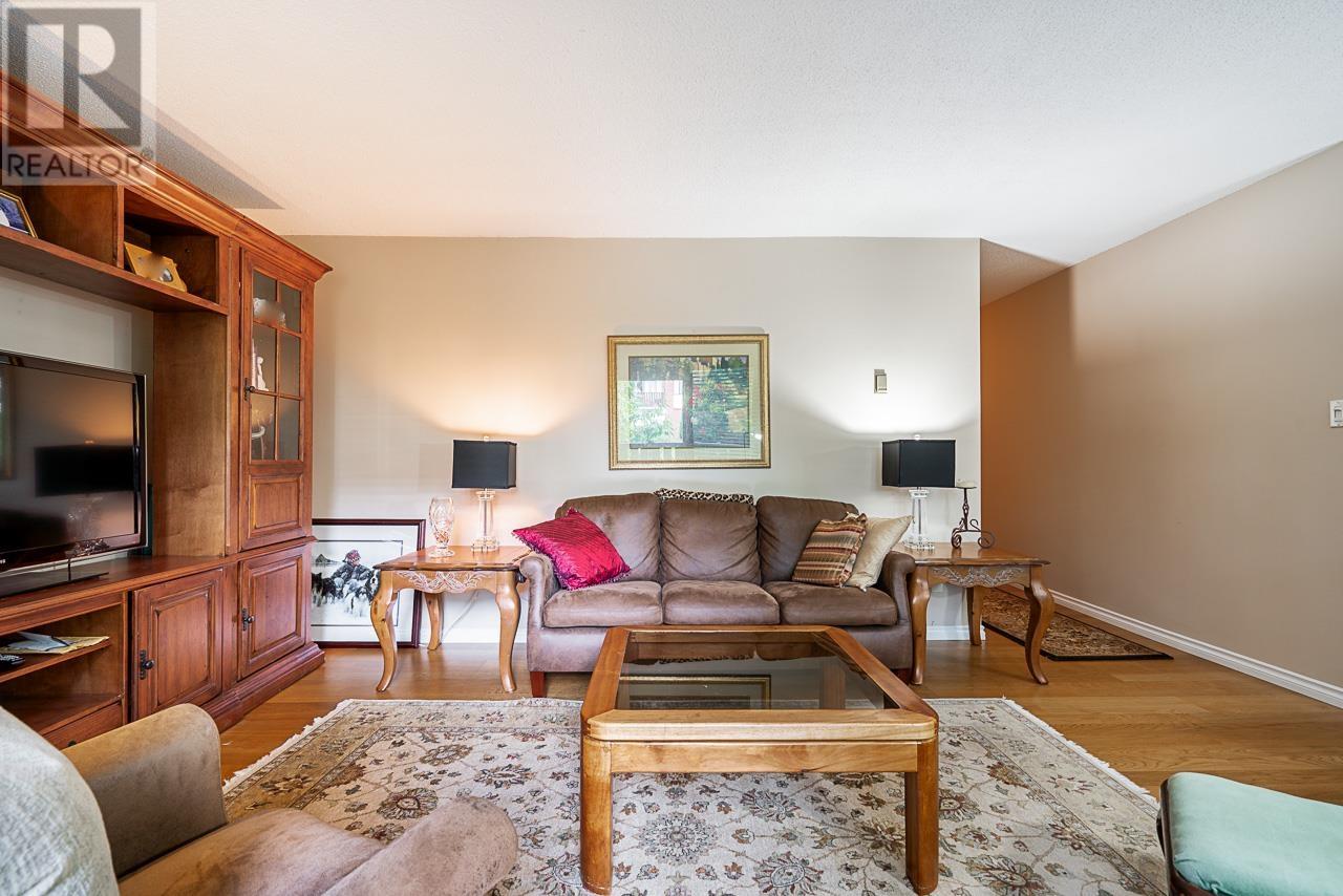 211 175 E 4th Street Property Photo 7